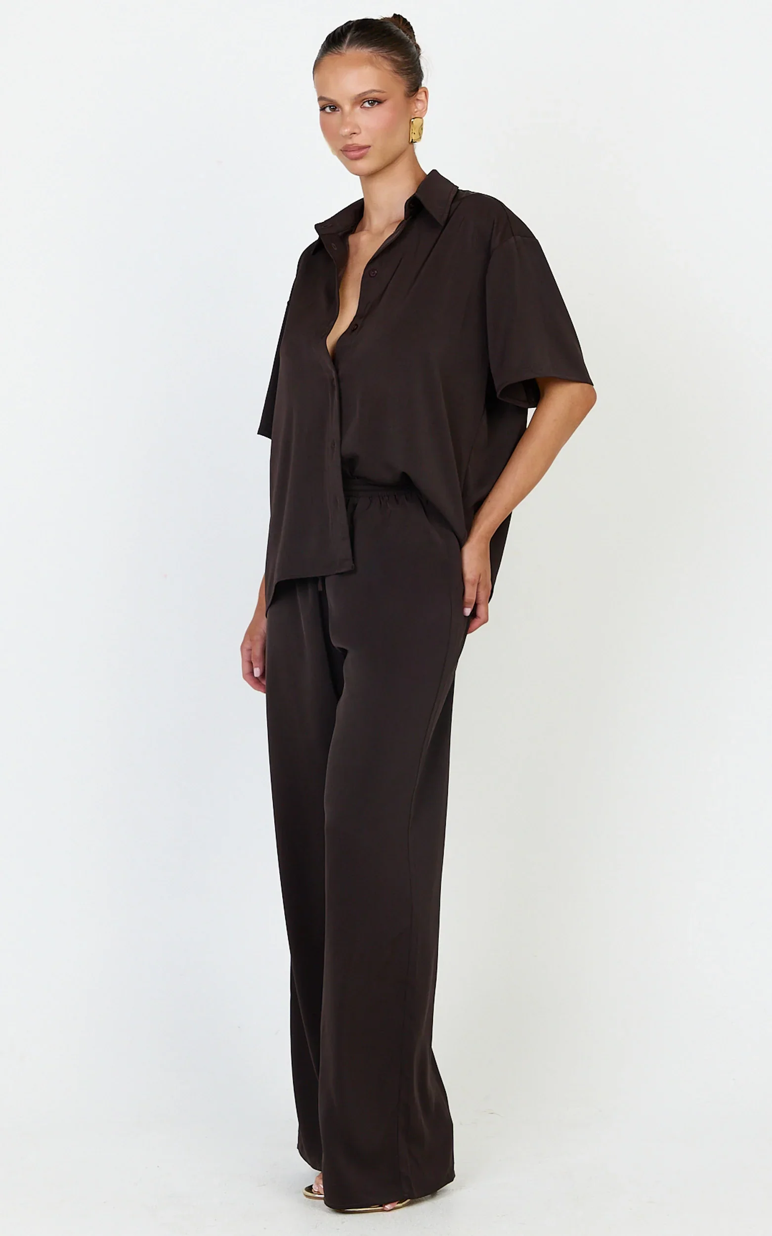 Robyn Shirt - Button Front Short Sleeve Shirt in Chocolate