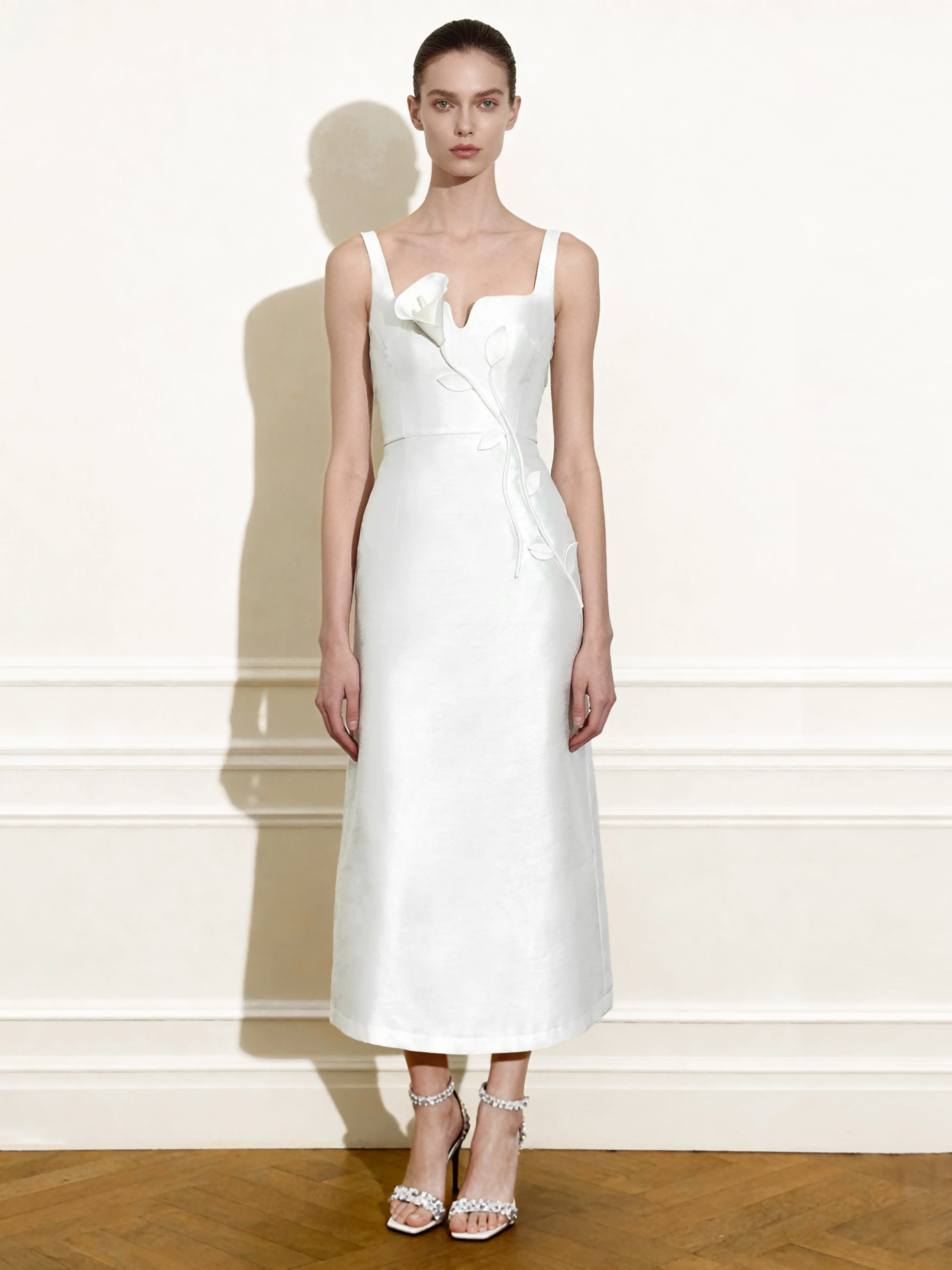3D Vine-Appliqué Asymmetric Sweetheart Gown - White
