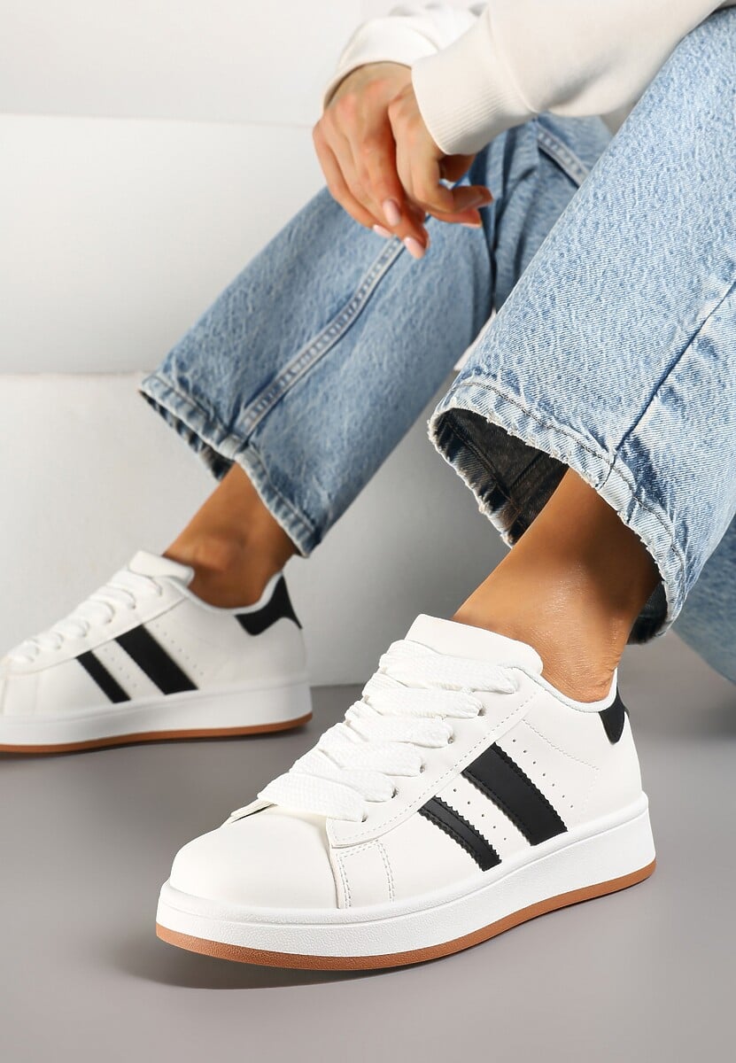 Białe Sneakersy na Niskiej Platformie z Naszywkami Flordexia