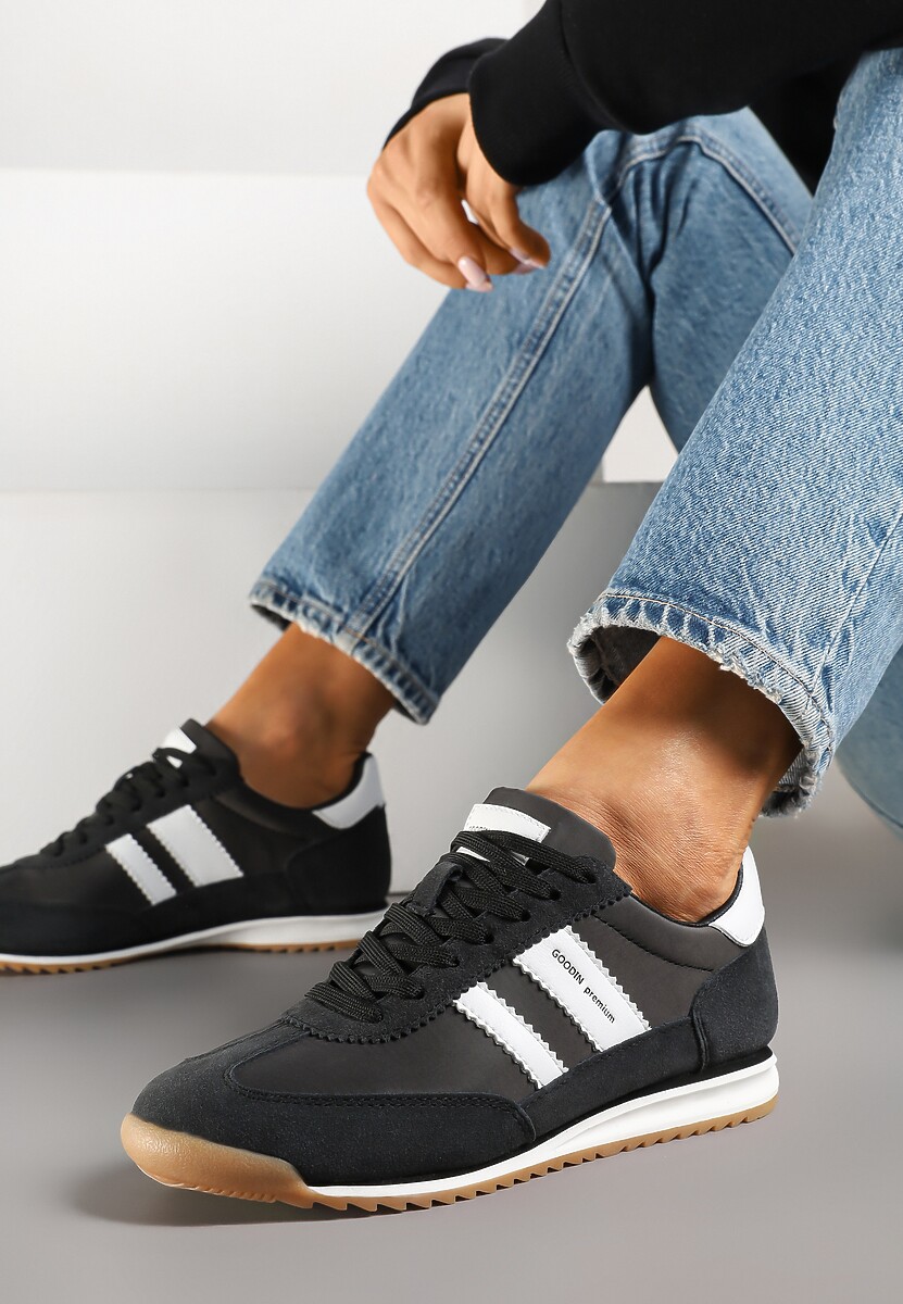 Czarno-Białe Sneakersy ze Skórzaną Wkładką i Ozdobnymi Paskami Nasnella