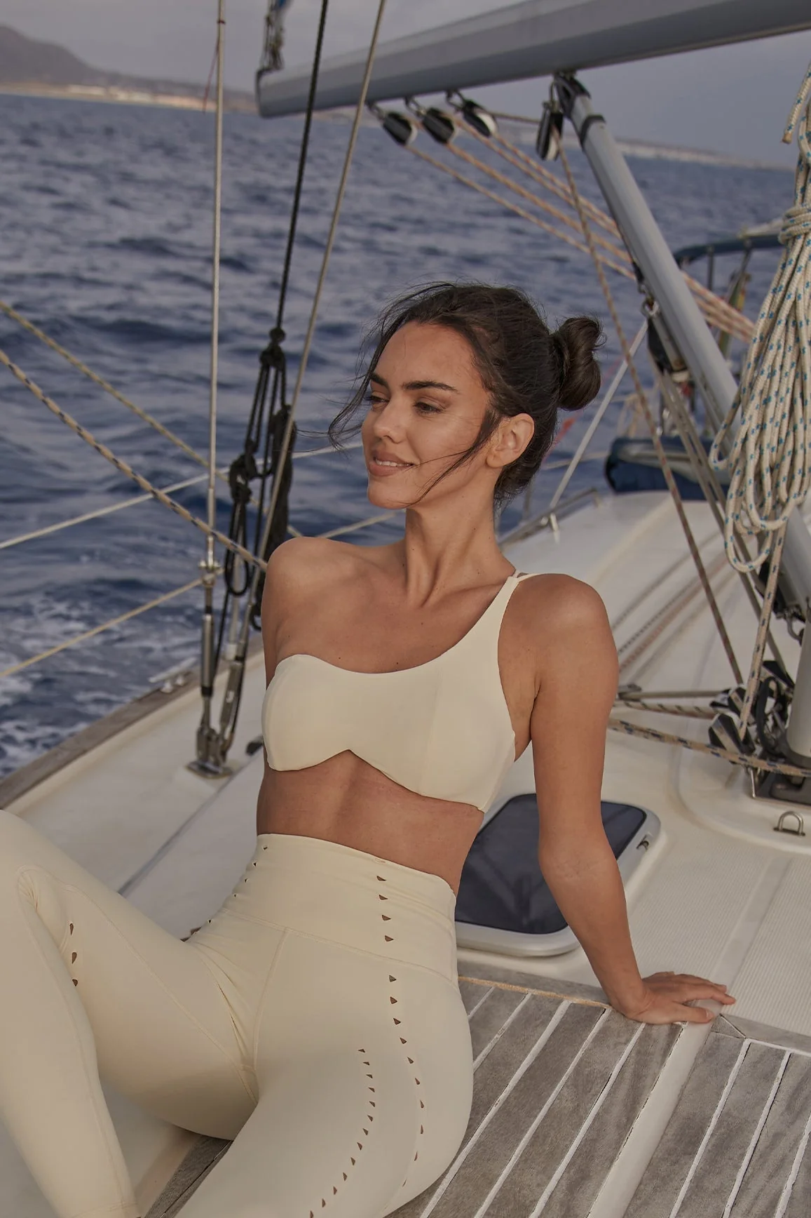One Shoulder Contour Bra & Training Laser Cut Legging