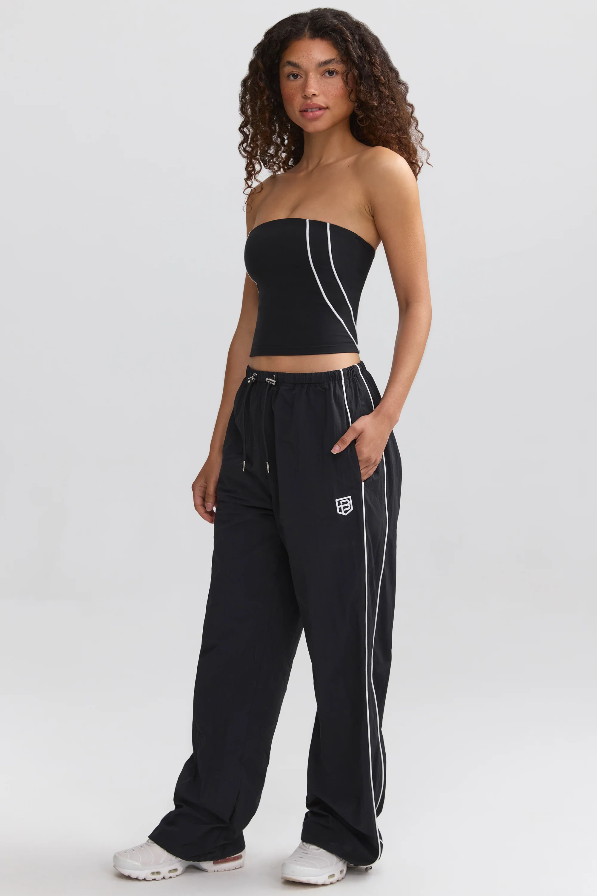 Water-Repellent Crinkled Wide-Leg Trousers in Black