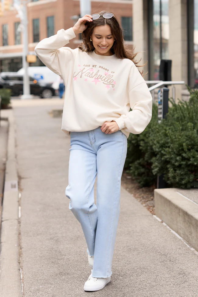 Heart In Nashville Cream Graphic Sweatshirt