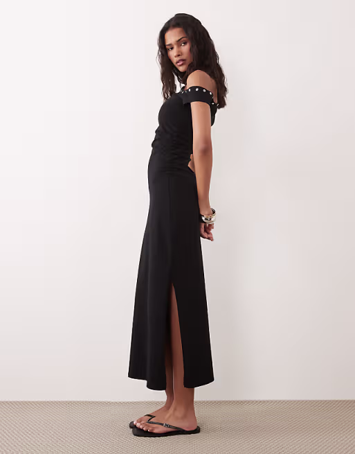 snaps off shoulder midi dress in black
