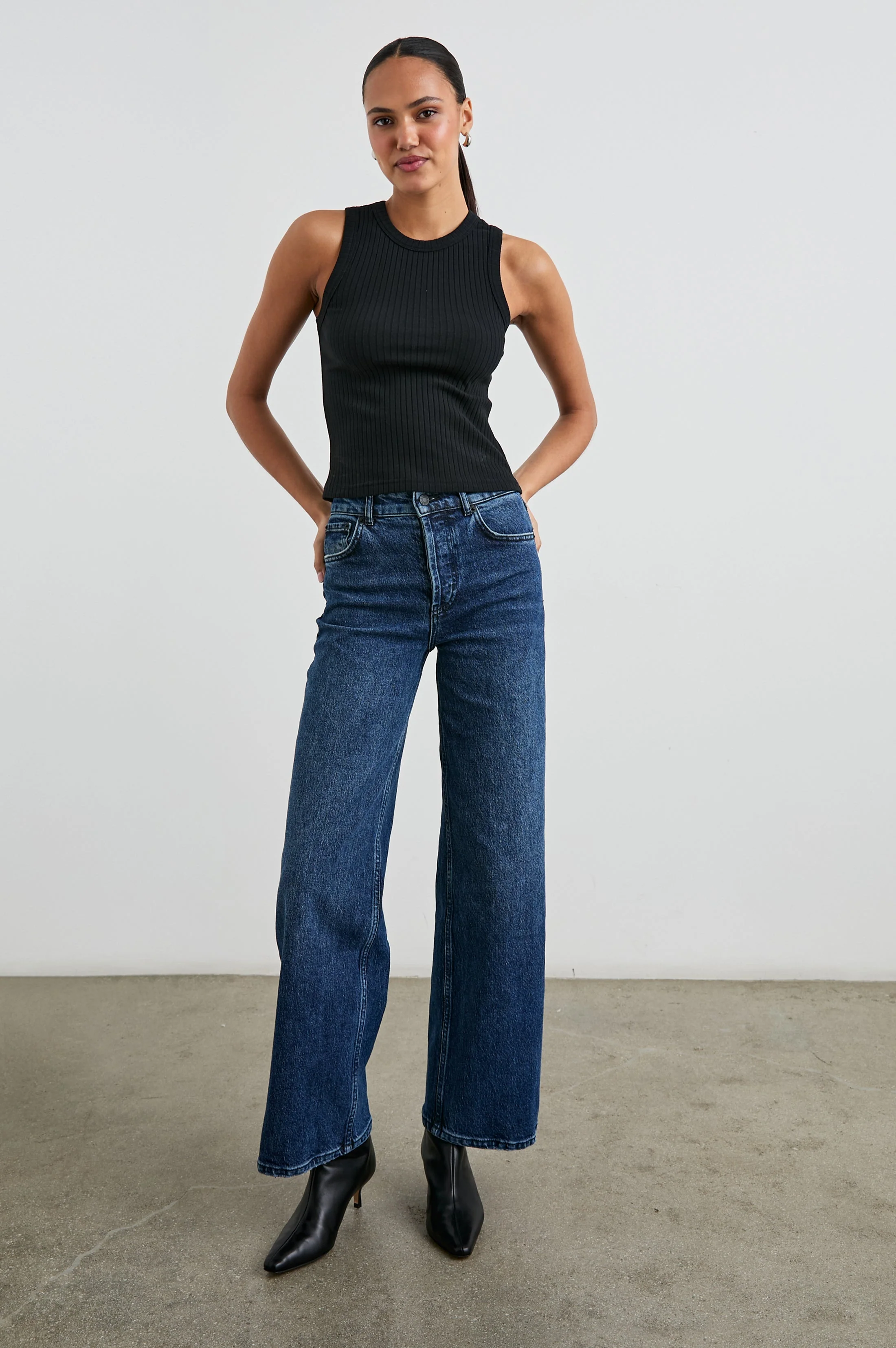The Racer Tank - True Black