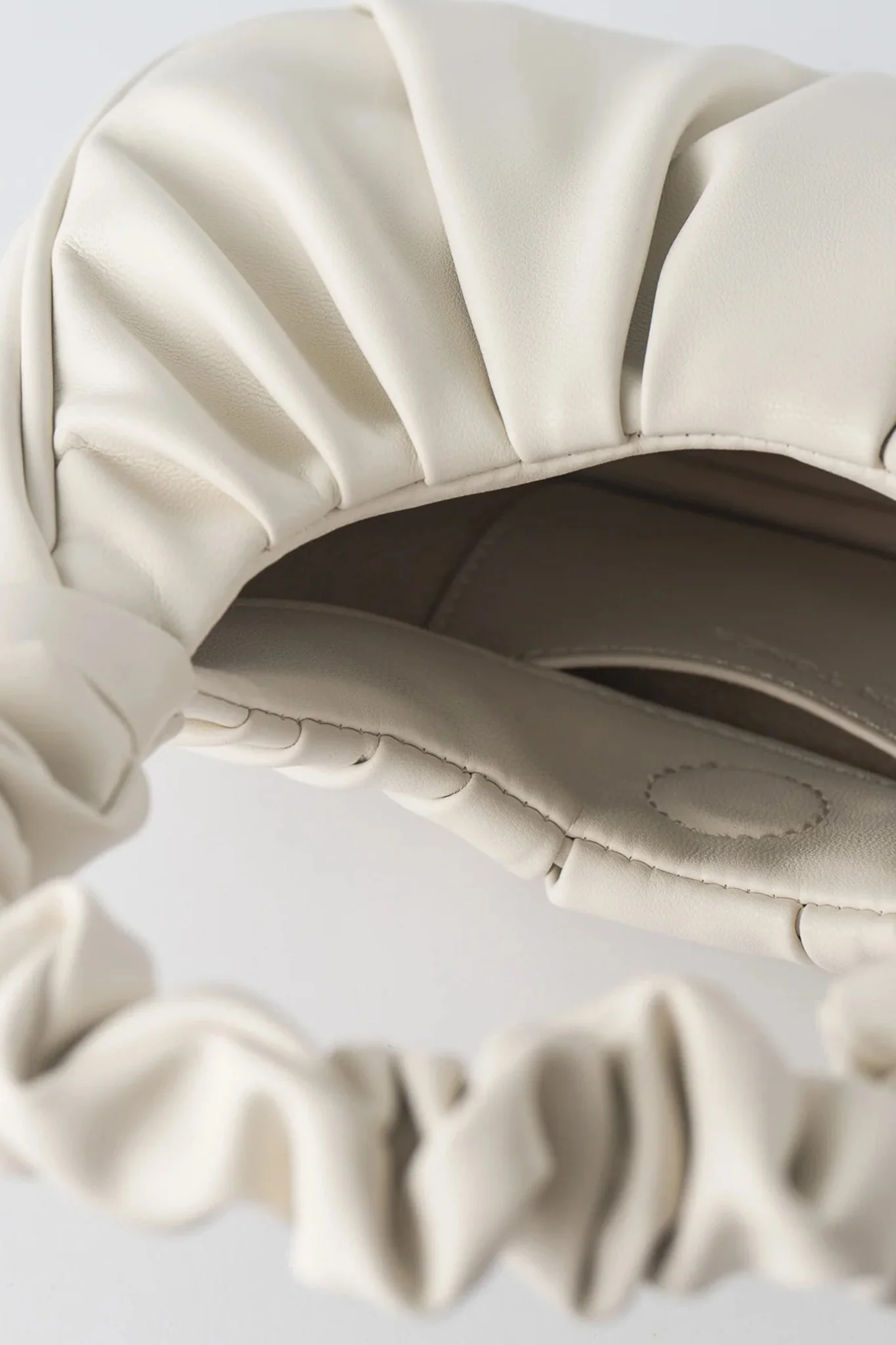 TEN TONES Alani Cloud Bag White