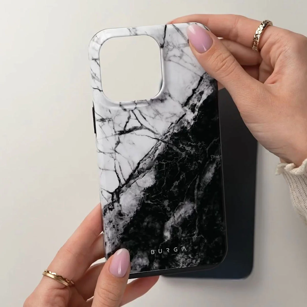 Fatal Contradiction - Black & White Marble iPhone 11 Pro Max ケース