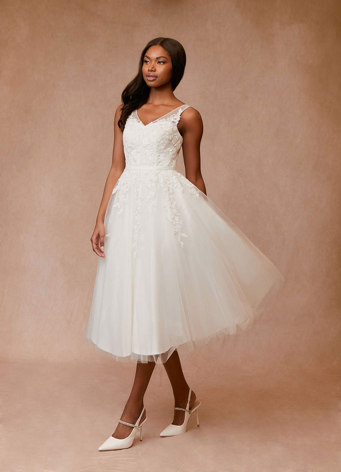 Diamond White A-Line V-Neck lace Satin Dress
