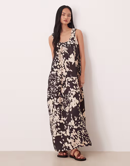 tech fabric scoop ruched neck maxi dress in abstract print