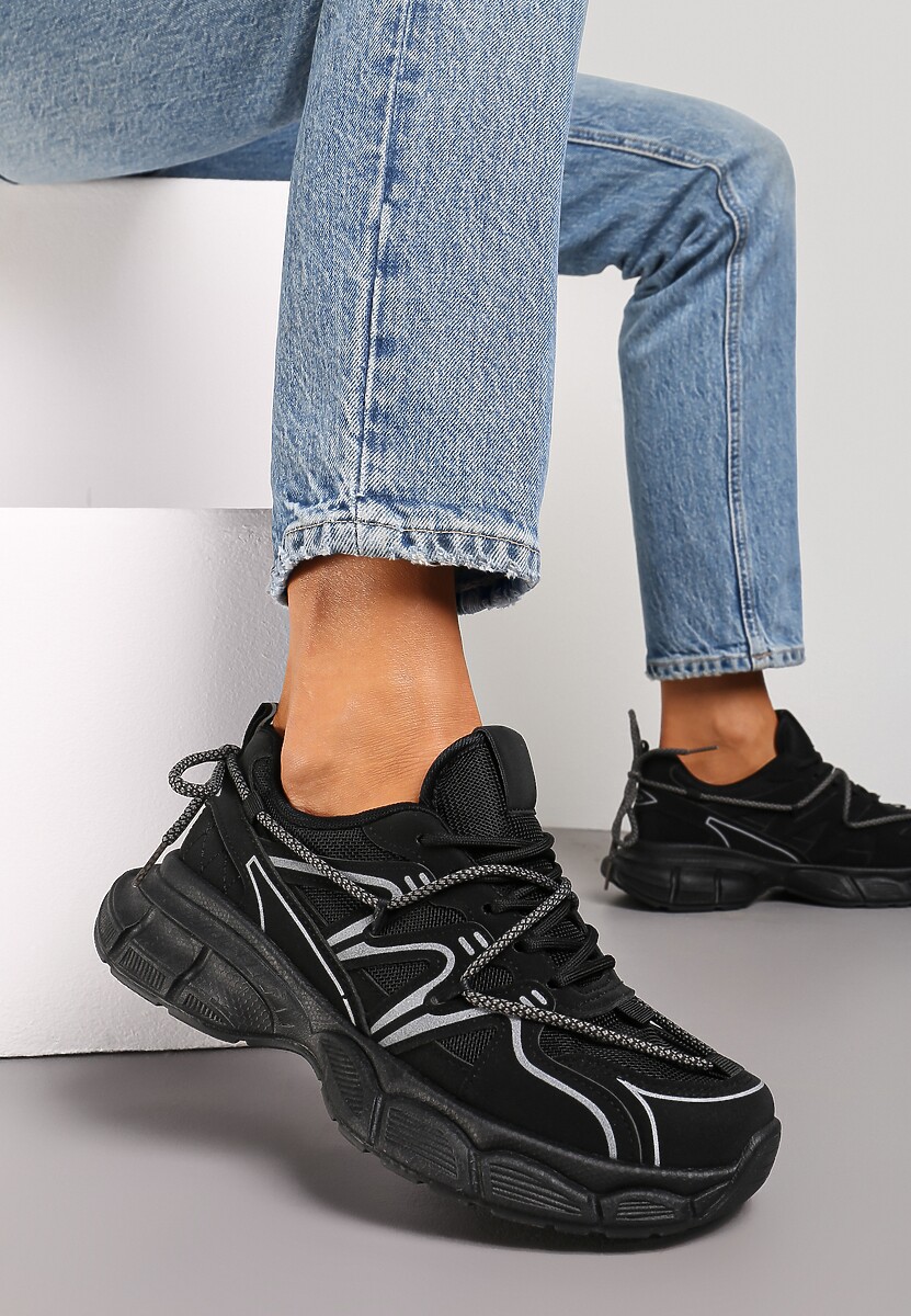 Czarne Sneakersy z Siateczką na Podeszwie z Wycięciami i Ozdobnym Wiązaniem Dorila