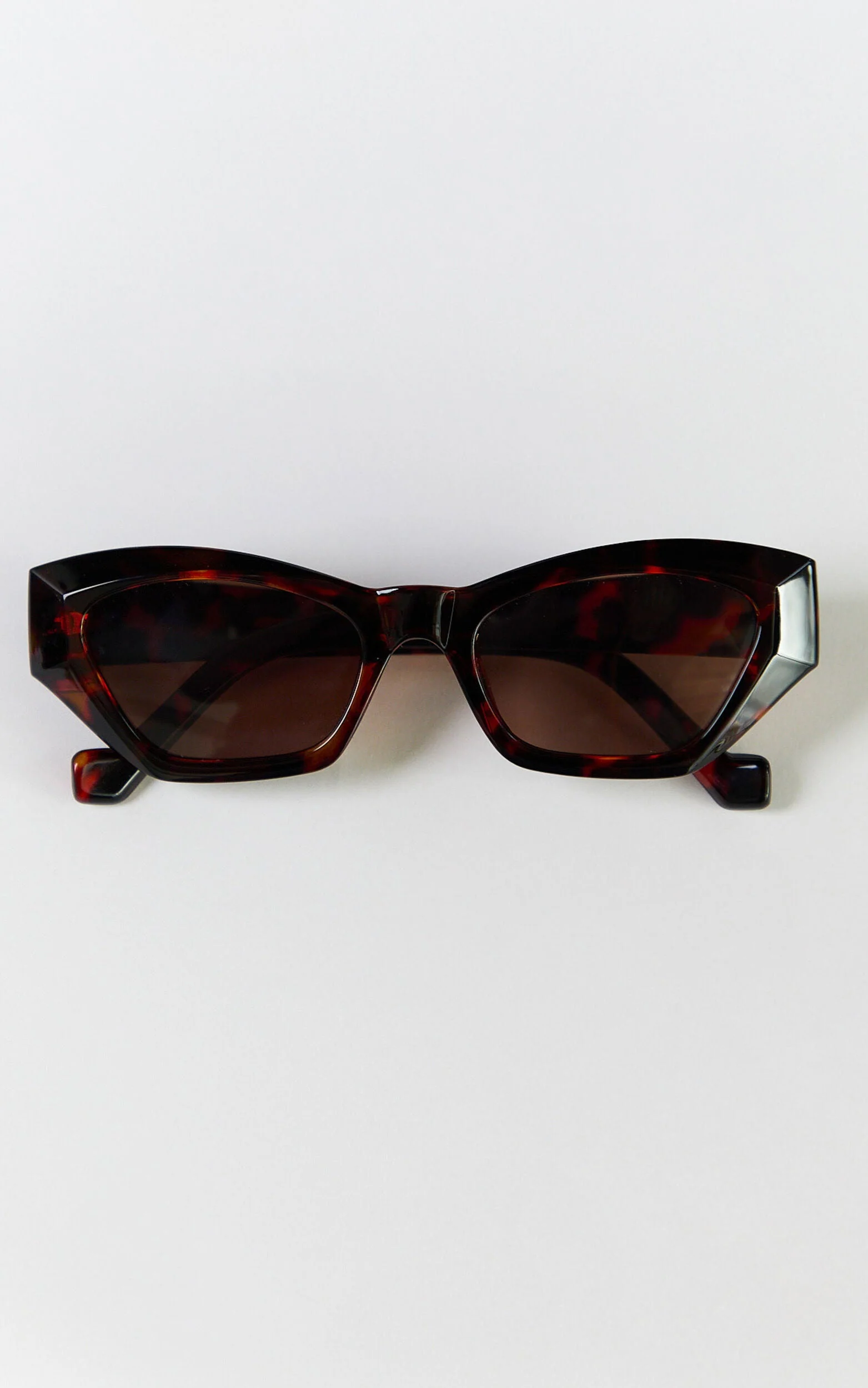 Wenalyn Sunglasses - Angular Cat Eye Sunglasses in Torte