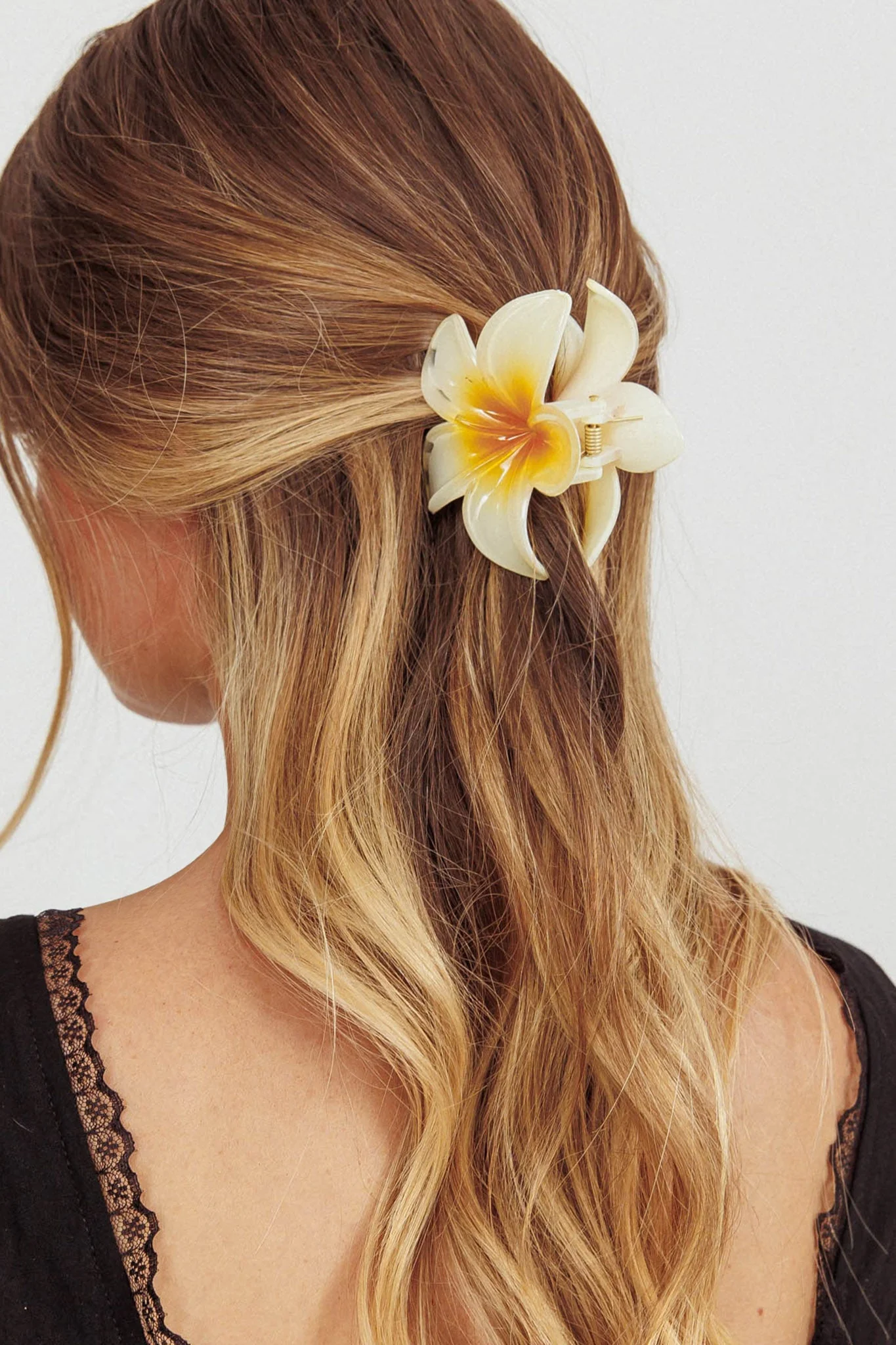 Ayni Frangipani Claw Clip Yellow