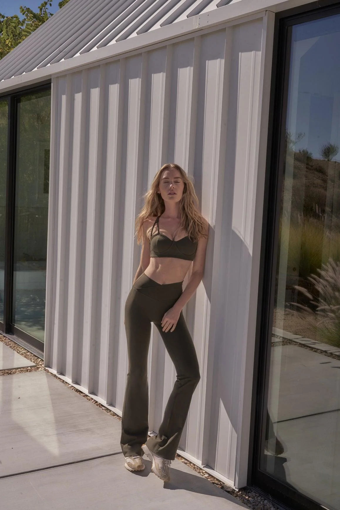 V-Waist Flare Legging