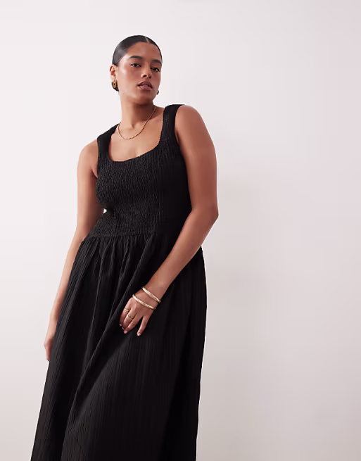 Curve crinkle scoop neck maxi sundress with shirred waist in black