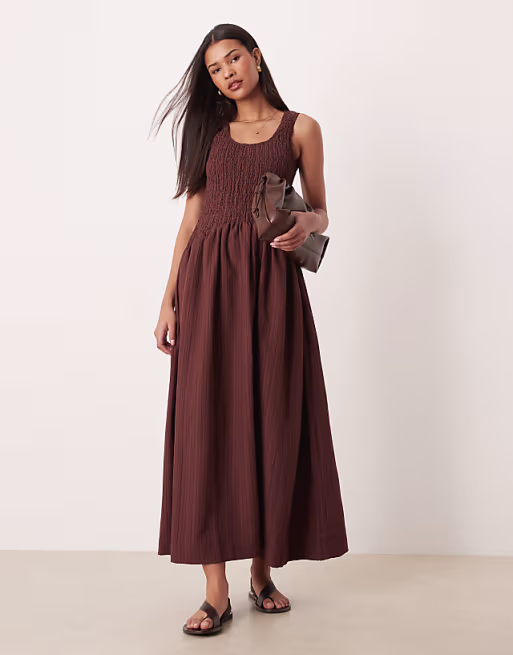 crinkle scoop neck maxi sundress with shirred waist in chocolate