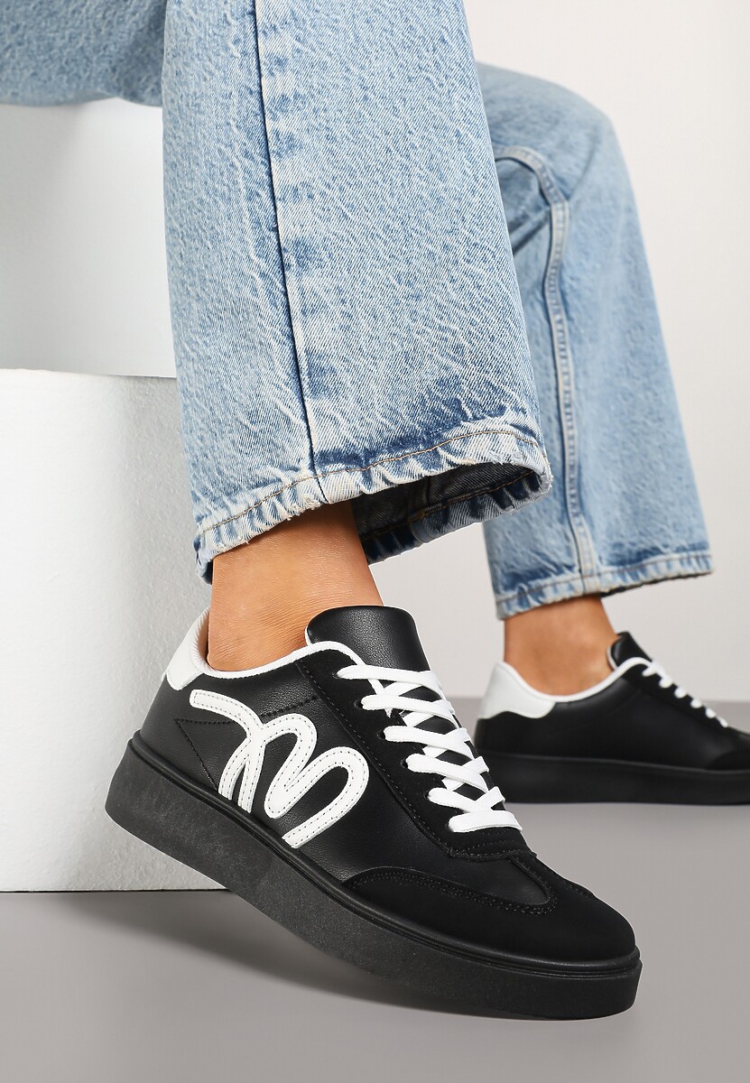 Czarne Sneakersy Klasyczne Tenisówki z Abstrakcyjną Aplikacją Ailinne