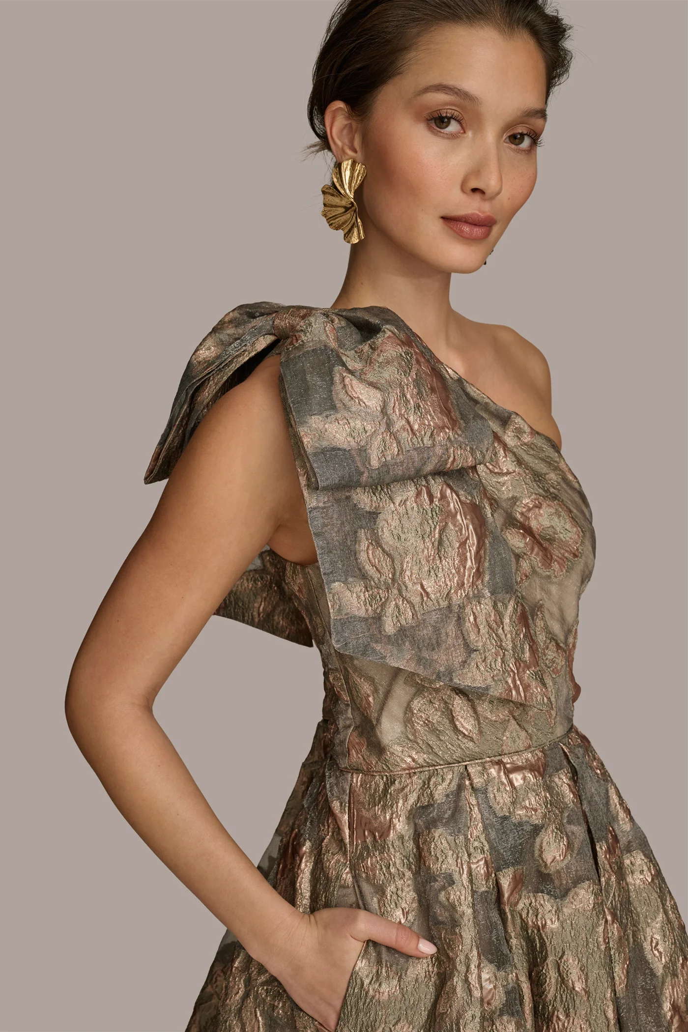 ONE SHOULDER BOW JACQUARD BALL GOWN