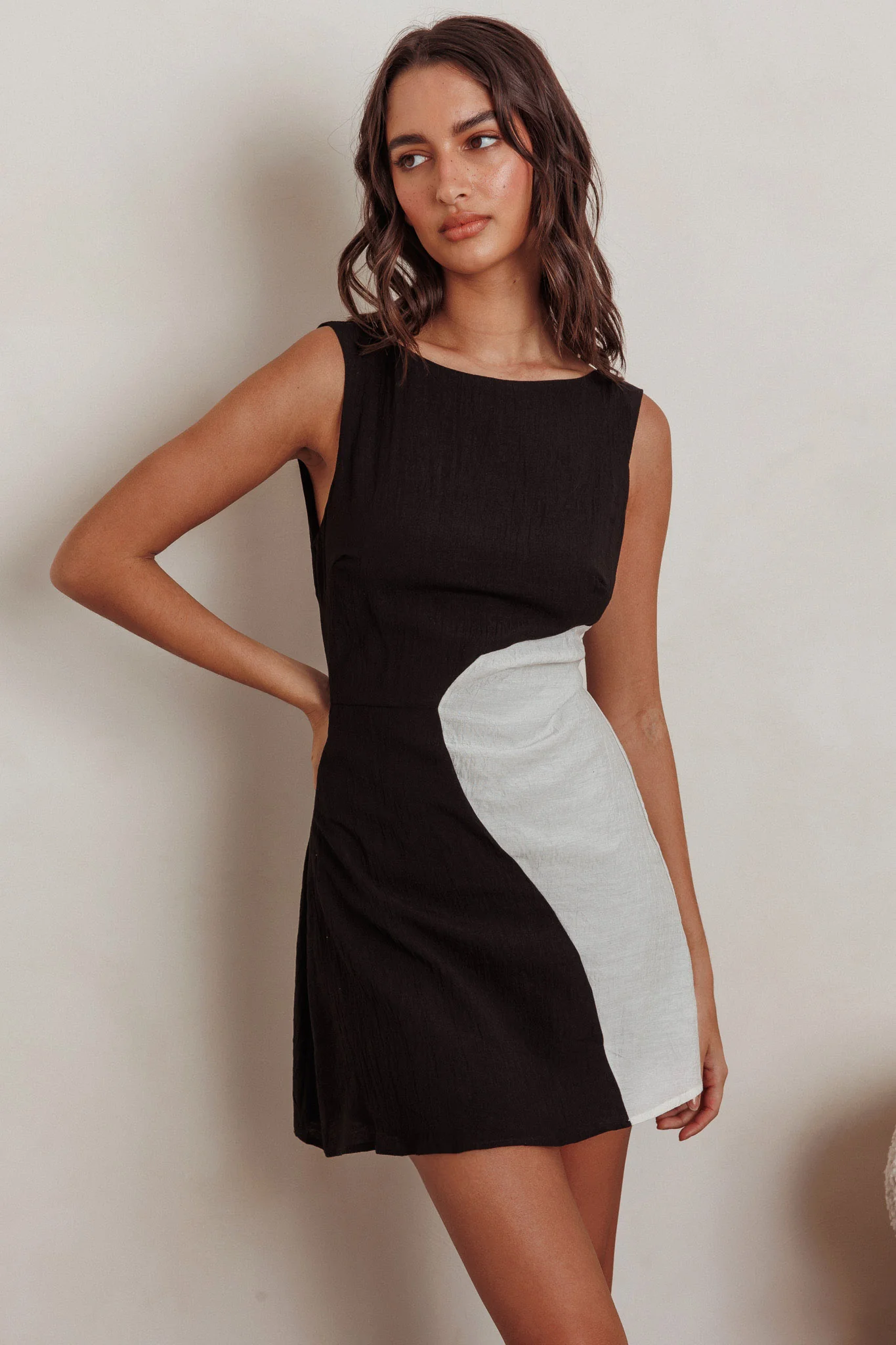 Loving Me Sleeveless A-line Mini Dress Black/Sand