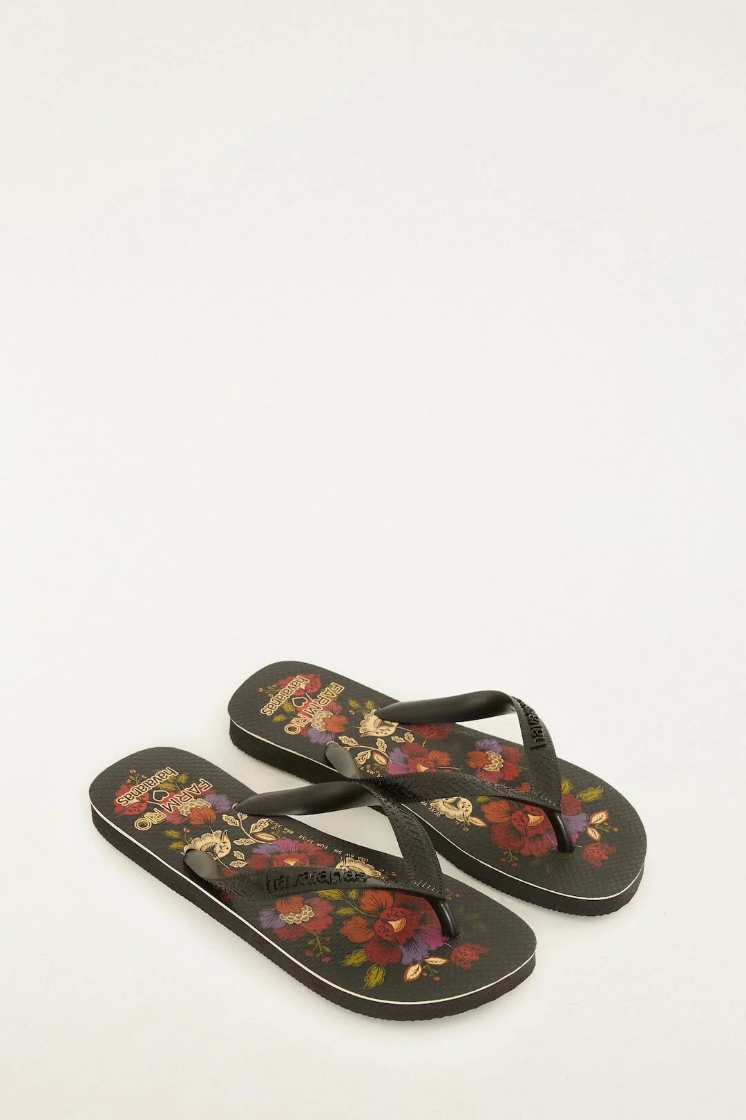 Black Rococo Flowers Havaianas