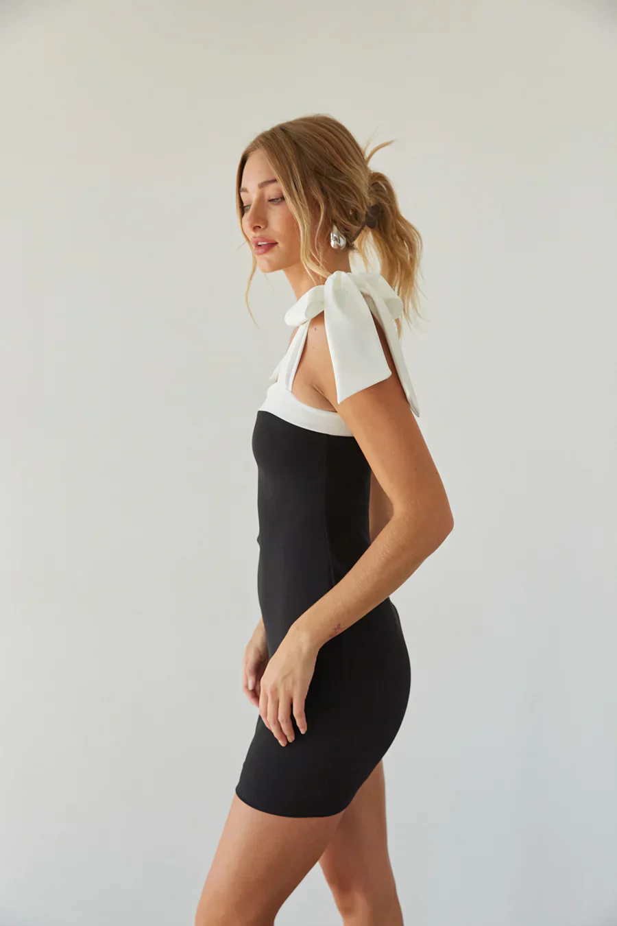 Viola Contrast Bow Strap Mini Dress - luluinthesky