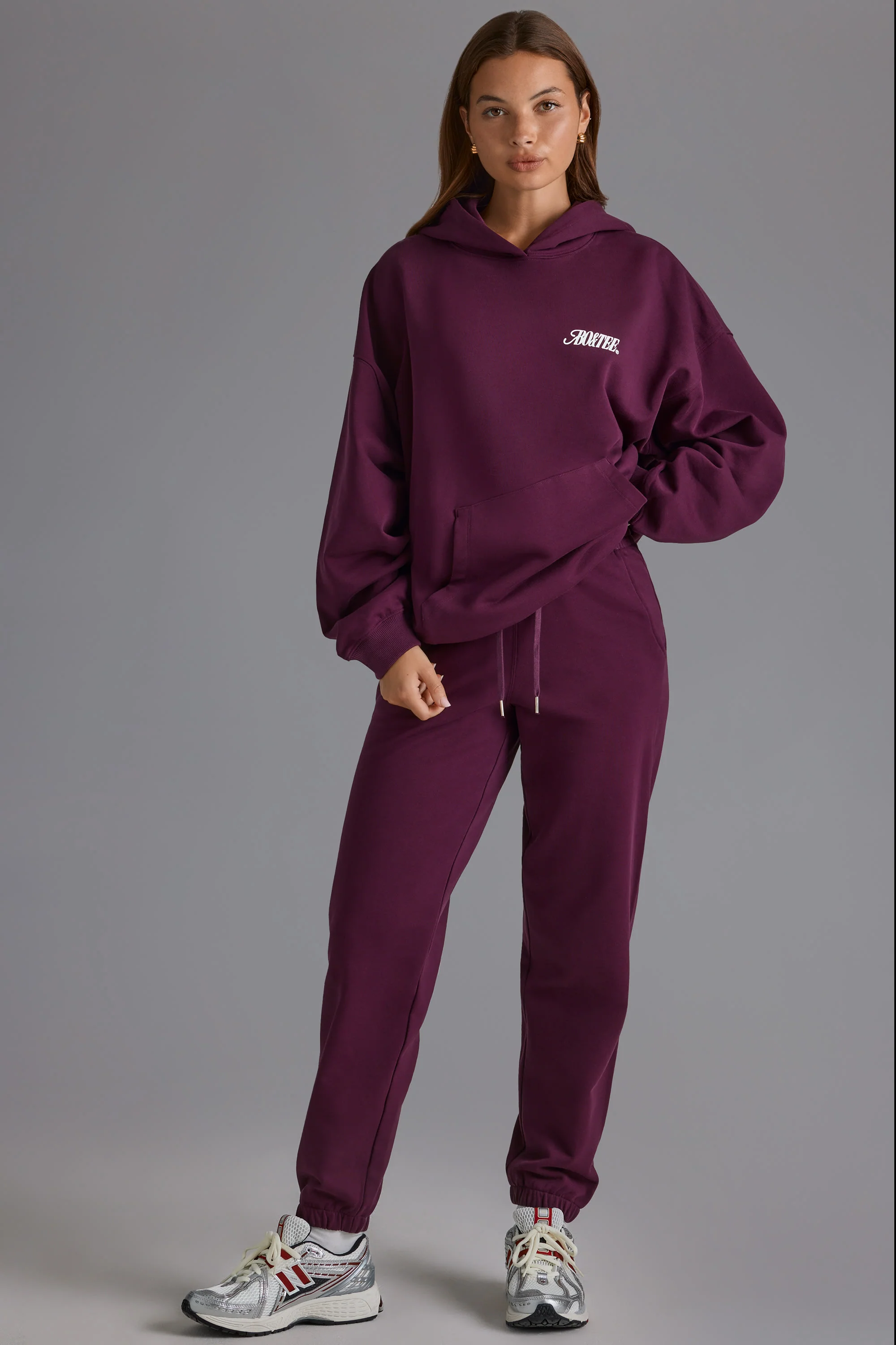 Soft Cotton Jersey Relaxed Mid-Rise Joggers in Grape