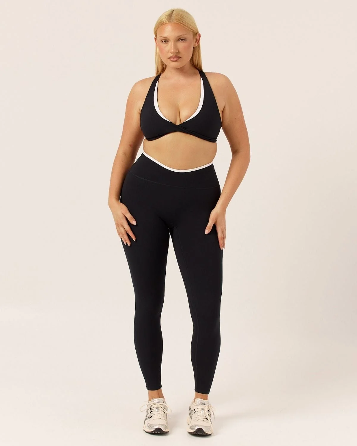 Serenity Dip Leggings | Black Two Tone