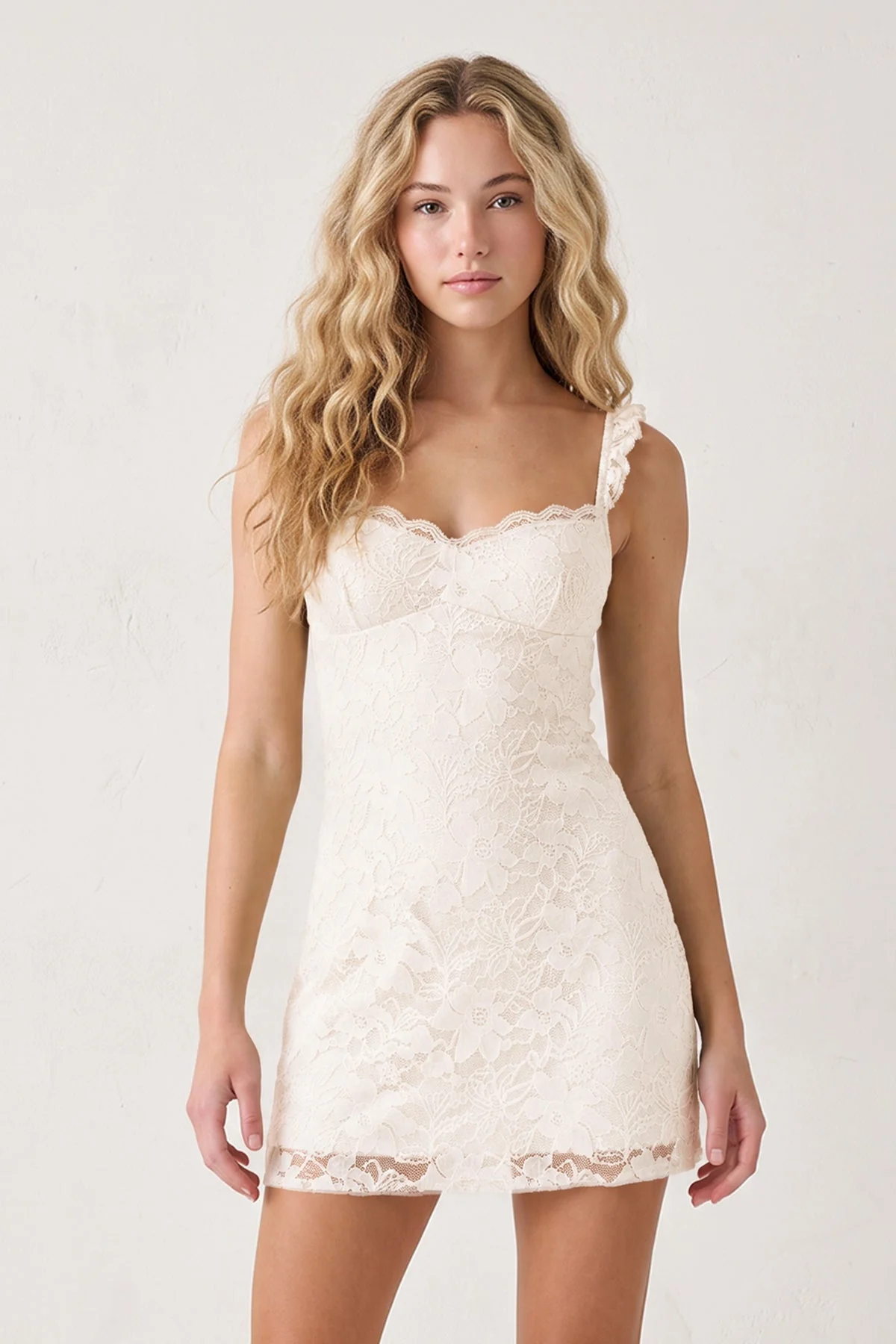 Yellow Sweetheart Lace Sheath Mini Homecoming Dress with Lace-Up Back