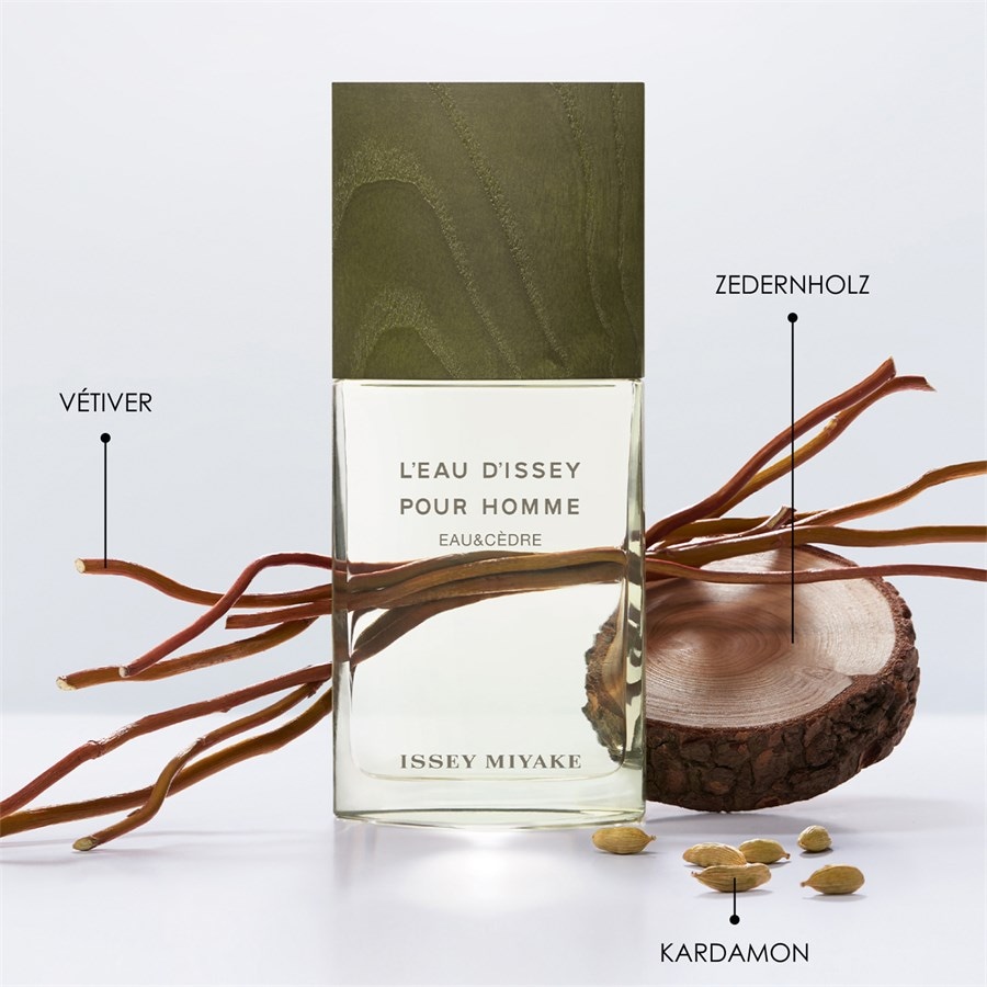 Issey Miyake L'Eau d'Issey pour Homme Eau de Toilette Spray Intense Eau & Cèdre