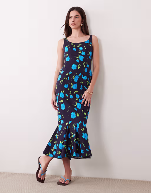 scoop neck fishtail godet midi sundress in black floral print