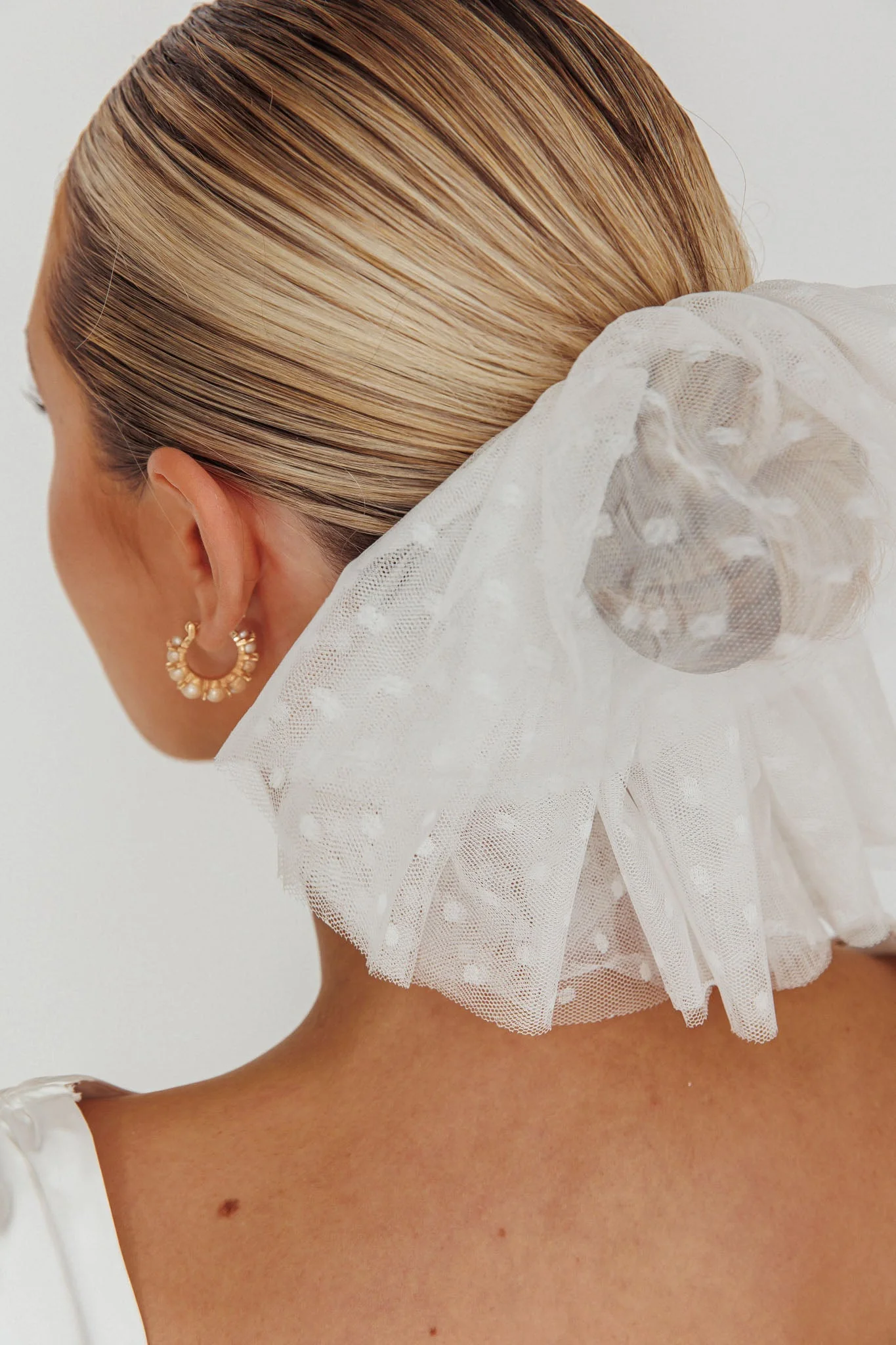 Hoda Lace Scrunchie White