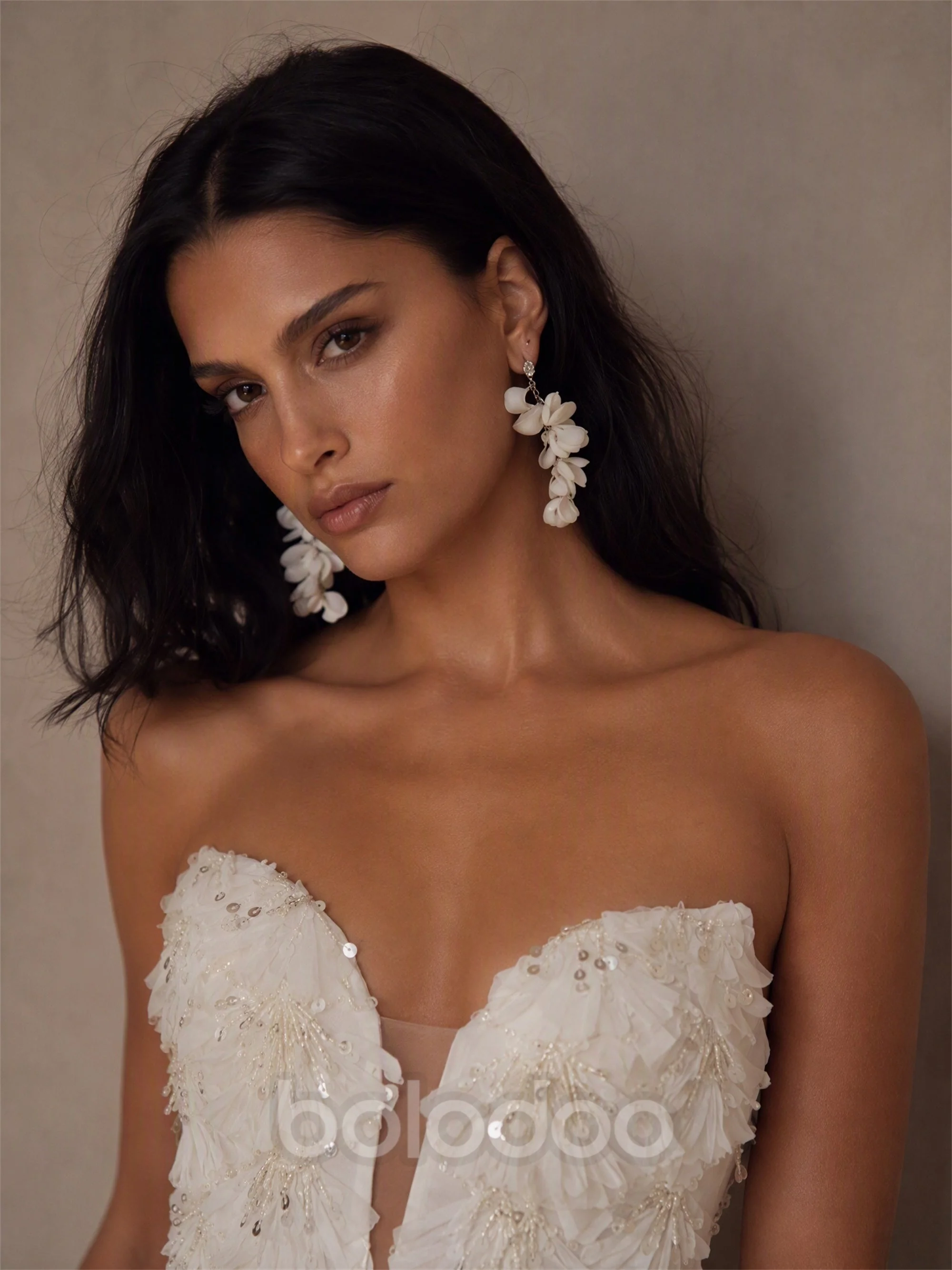 BOLODOO White Sequin 3D Feather Fringe Strapless Deep V Bodycon Mini Dress