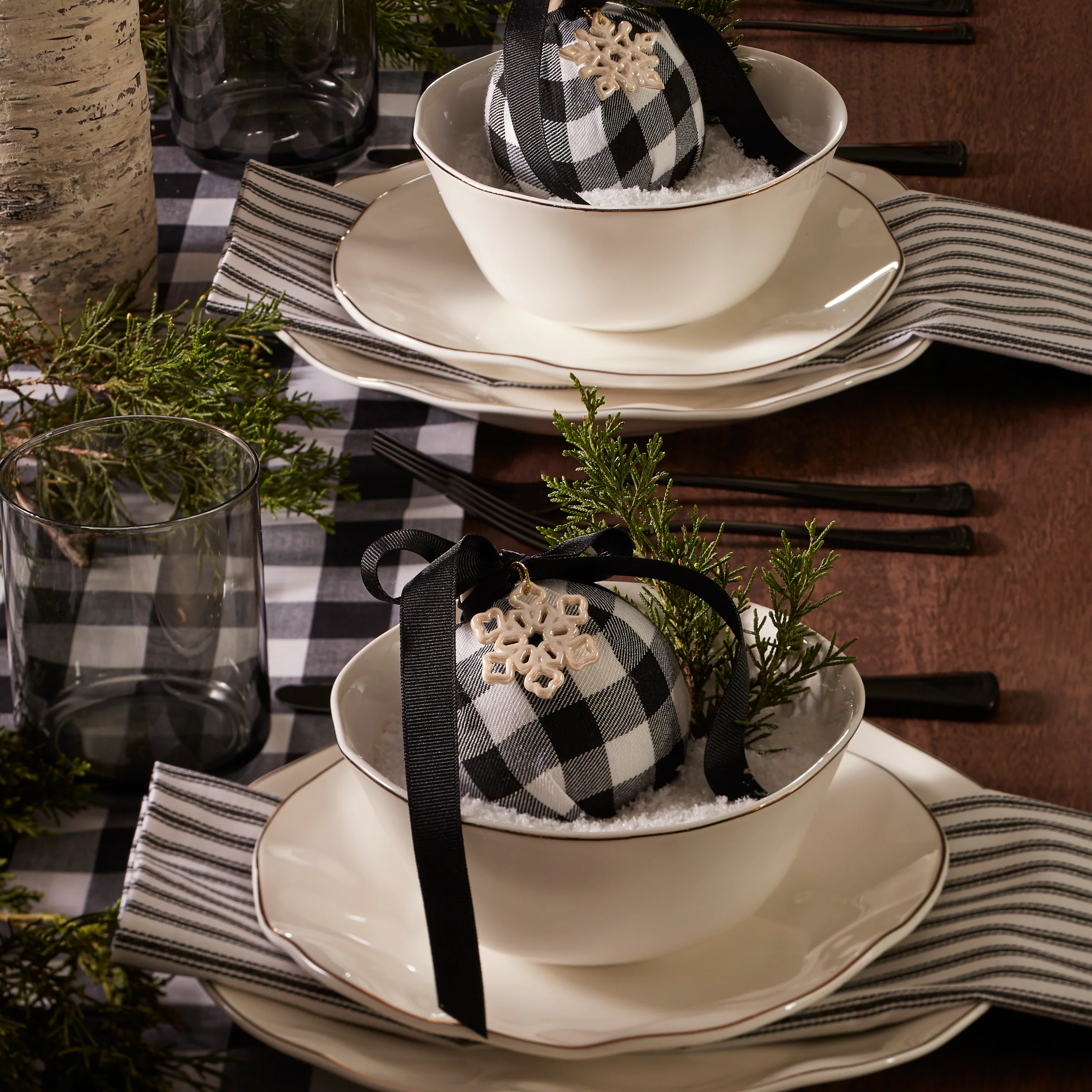 Blue Bay White 24-Piece Dinnerware Set