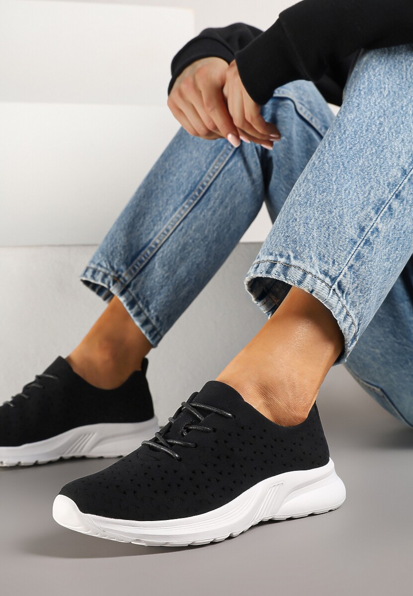 Beżowe Sneakersy Ozdobione Ażurowym Wzorem Sareldi
