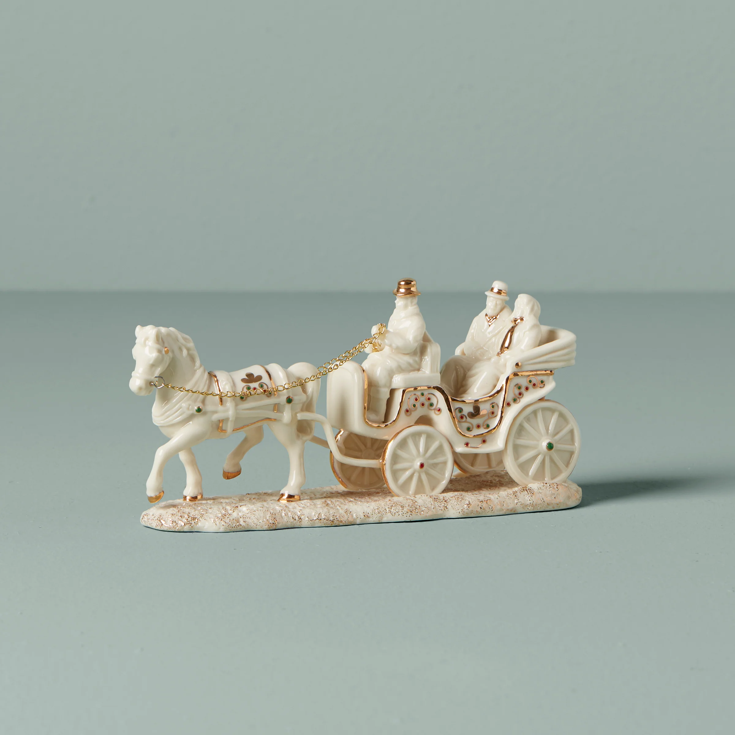 Mistletoe Park Horse-Drawn Carriage Figurine