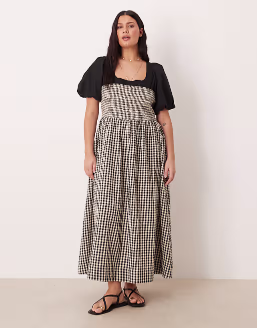 Curve shirred bodice maxi dress with puff sleeve in mono gingham