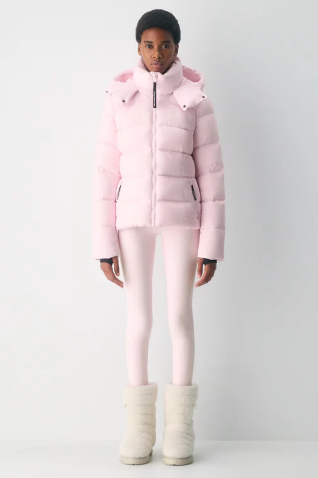 Aritzia The SuperSnug Puff