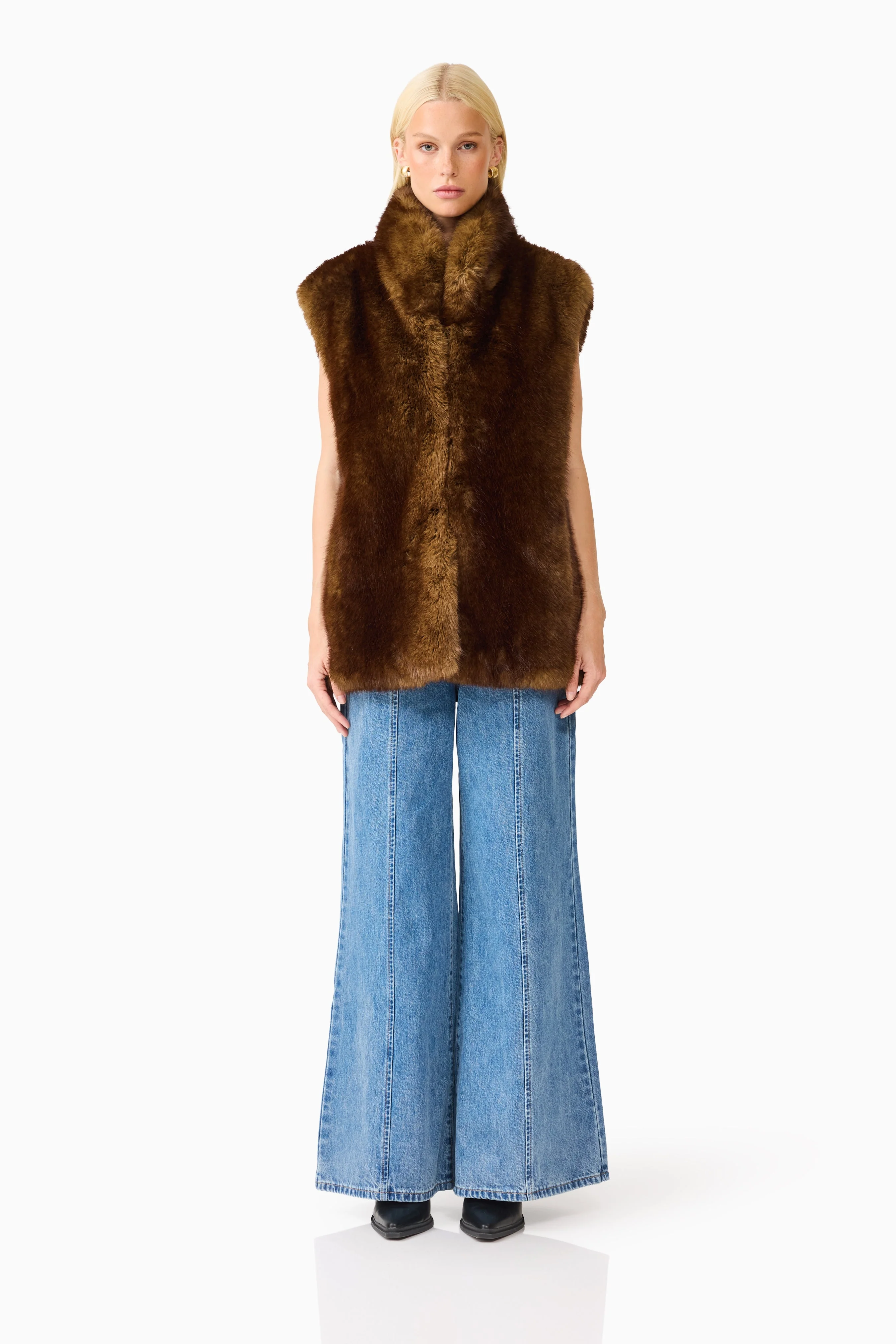 CURAAE Winona Vest in Brown
