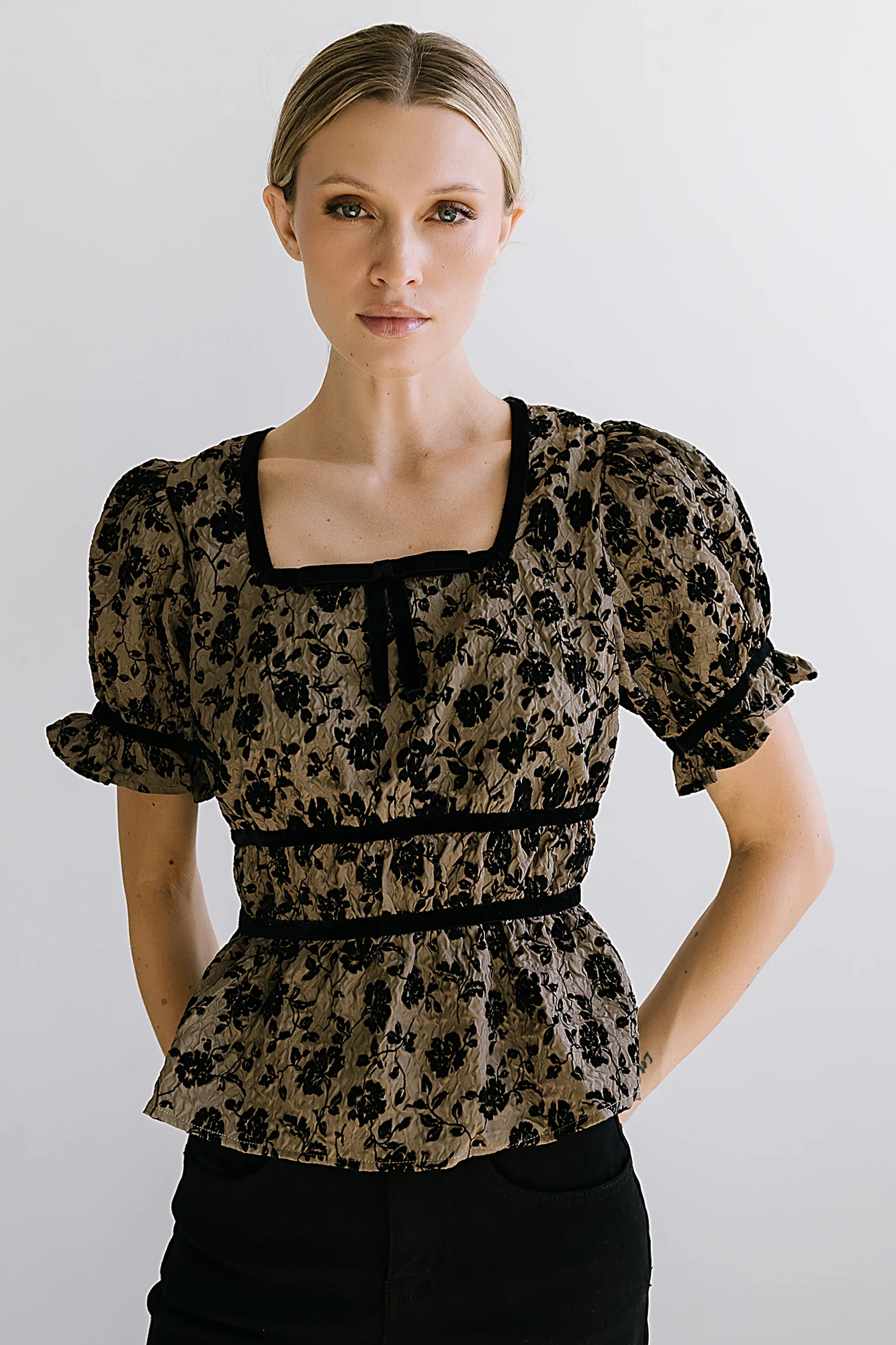 Tallie Floral Blouse in Mocha