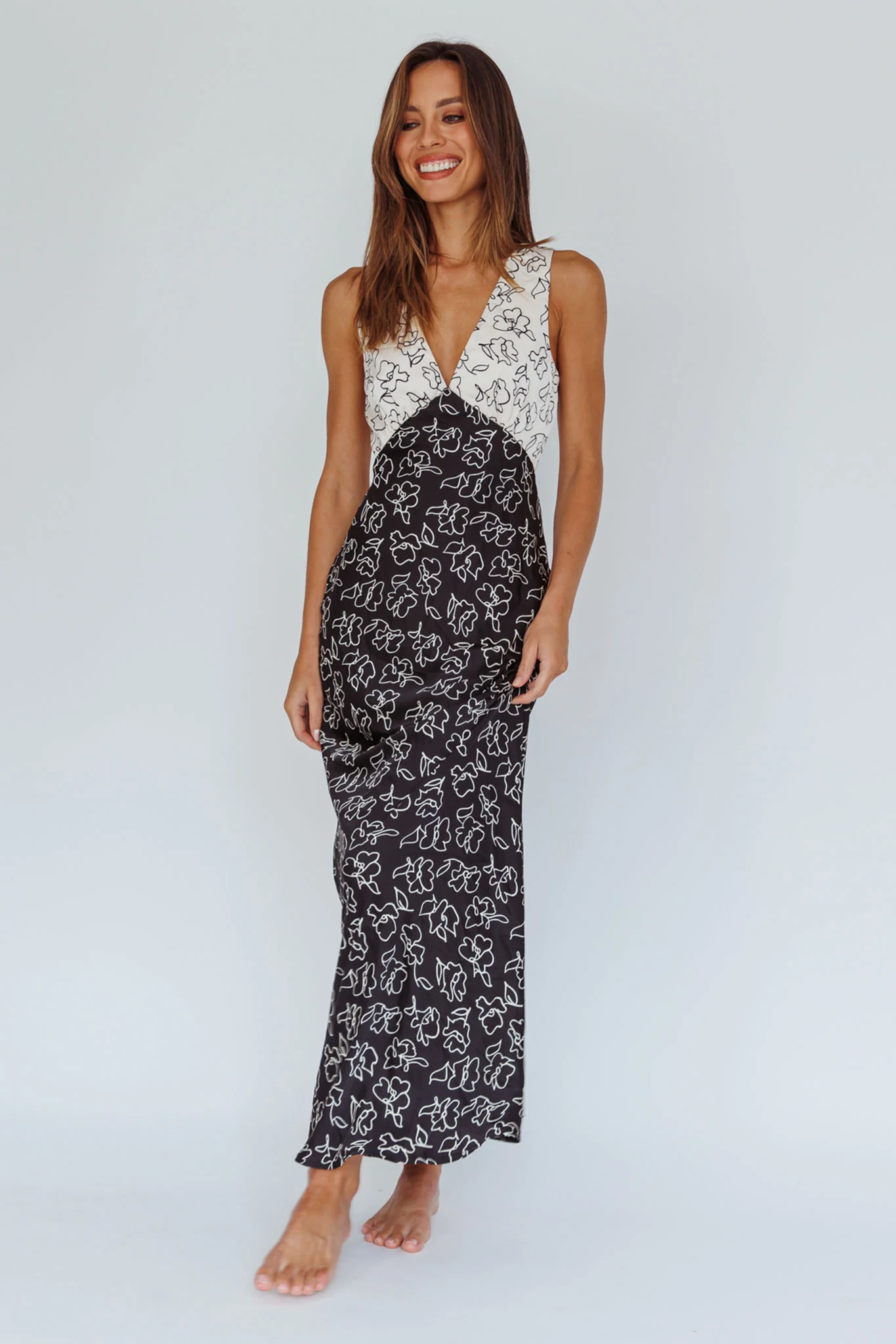 Coucou V-Neckline Maxi Dress Floral White/Black