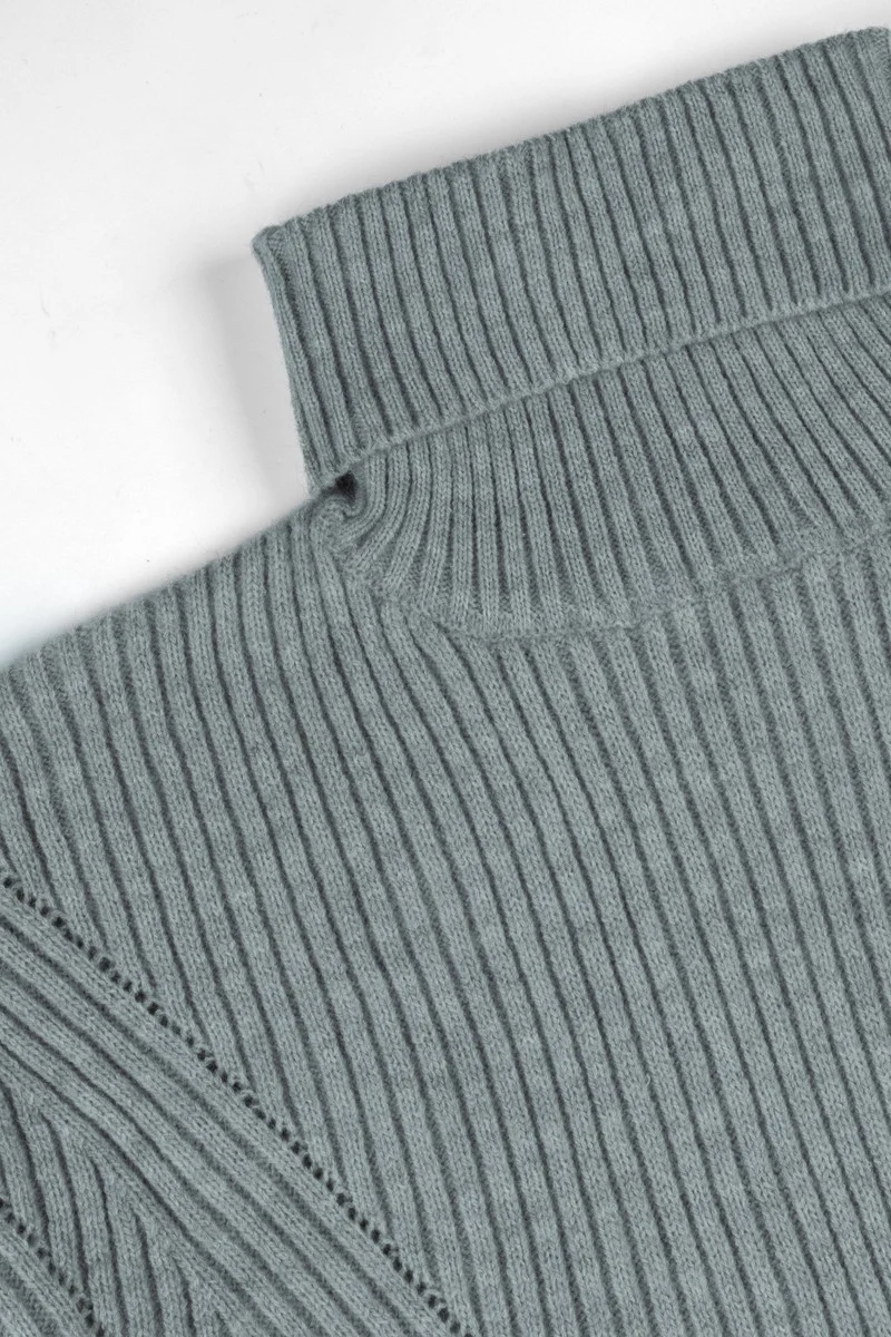 Chunky Ribbed Turtleneck Sweater