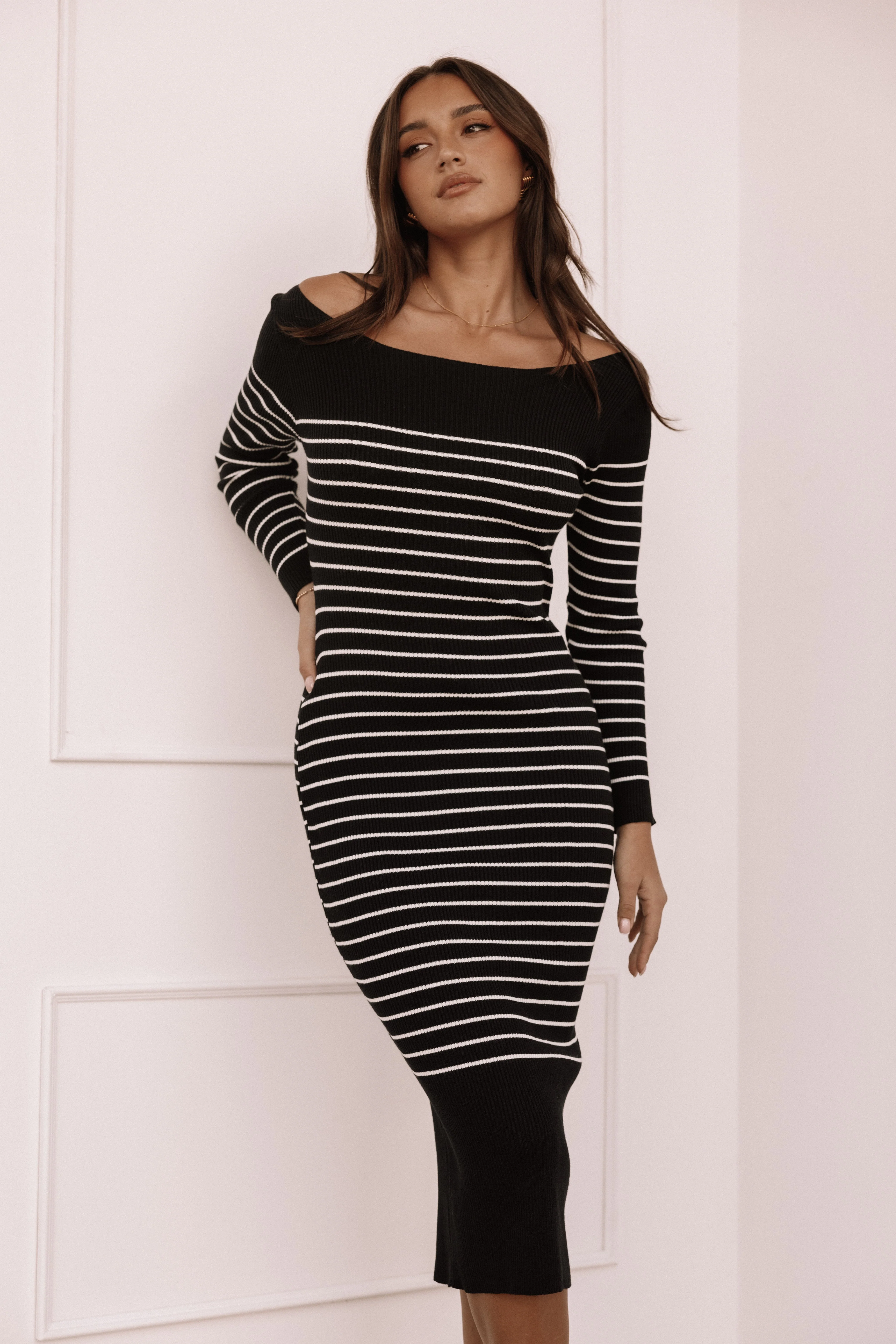 Baxtor Off the Shoulder Midi Dress - White/Black