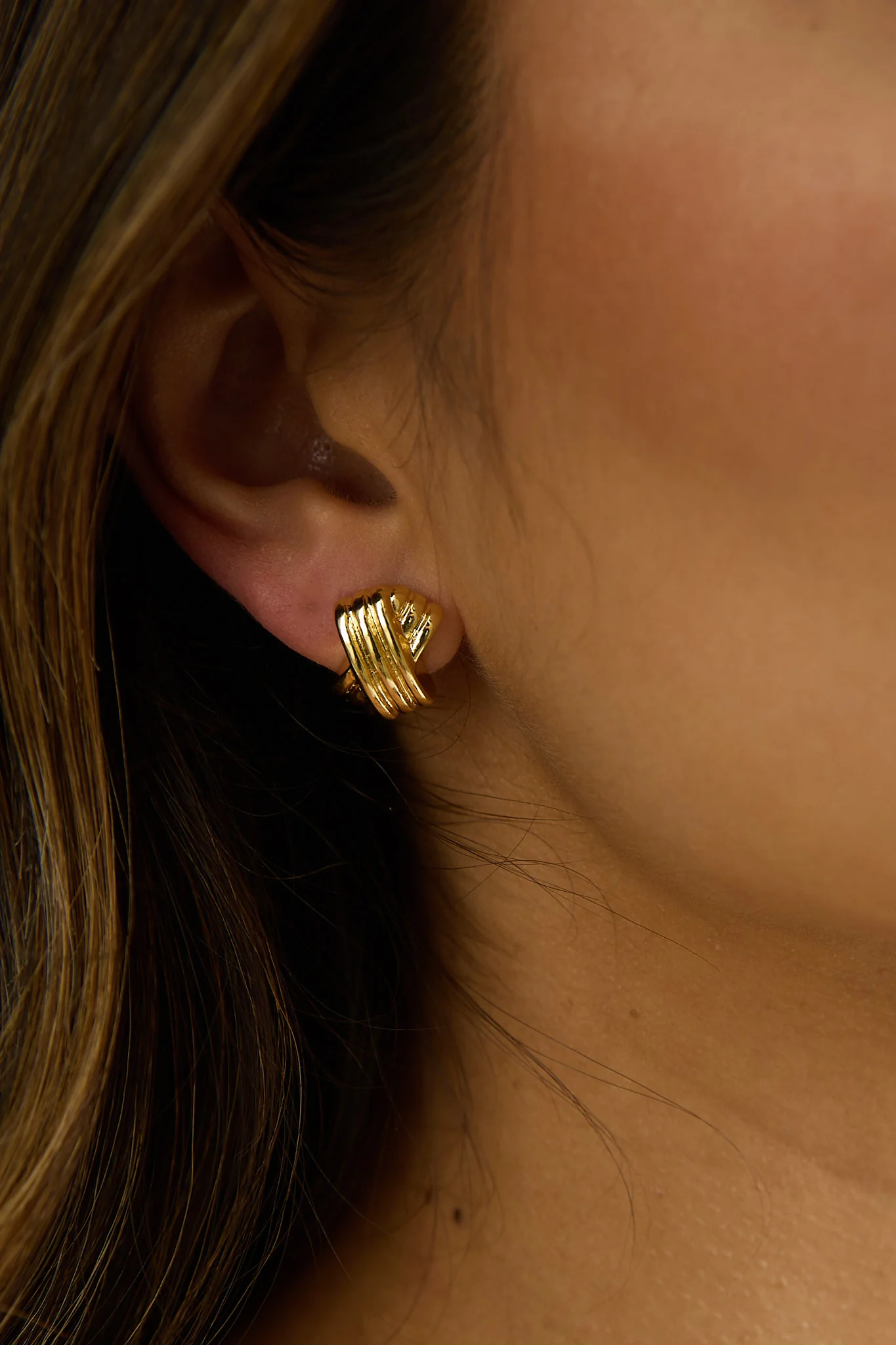 Miya Ridged Criss-Cross Earrings Gold