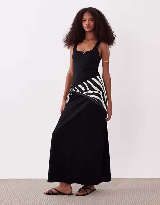 scoop neck maxi dress in black
