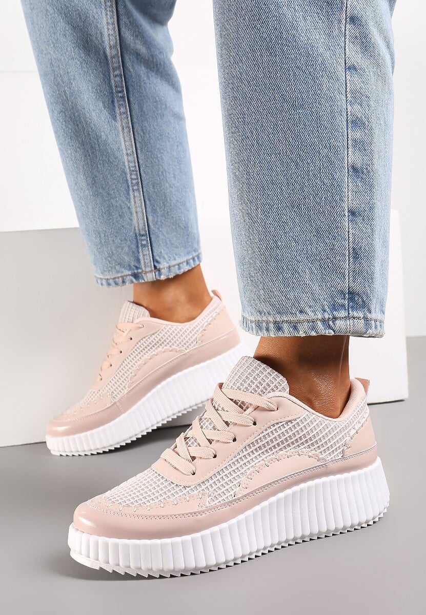 Różowe Sneakersy na Platformie Ozdobione Nitami i Patchworkowymi Wstawkami Jeneria