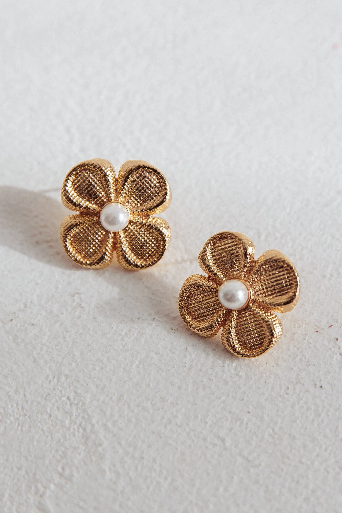 Flower Power Pearl Earrings Gold