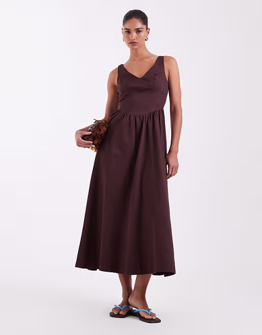 waisted V-neck maxi dress with seaming details in chocolate