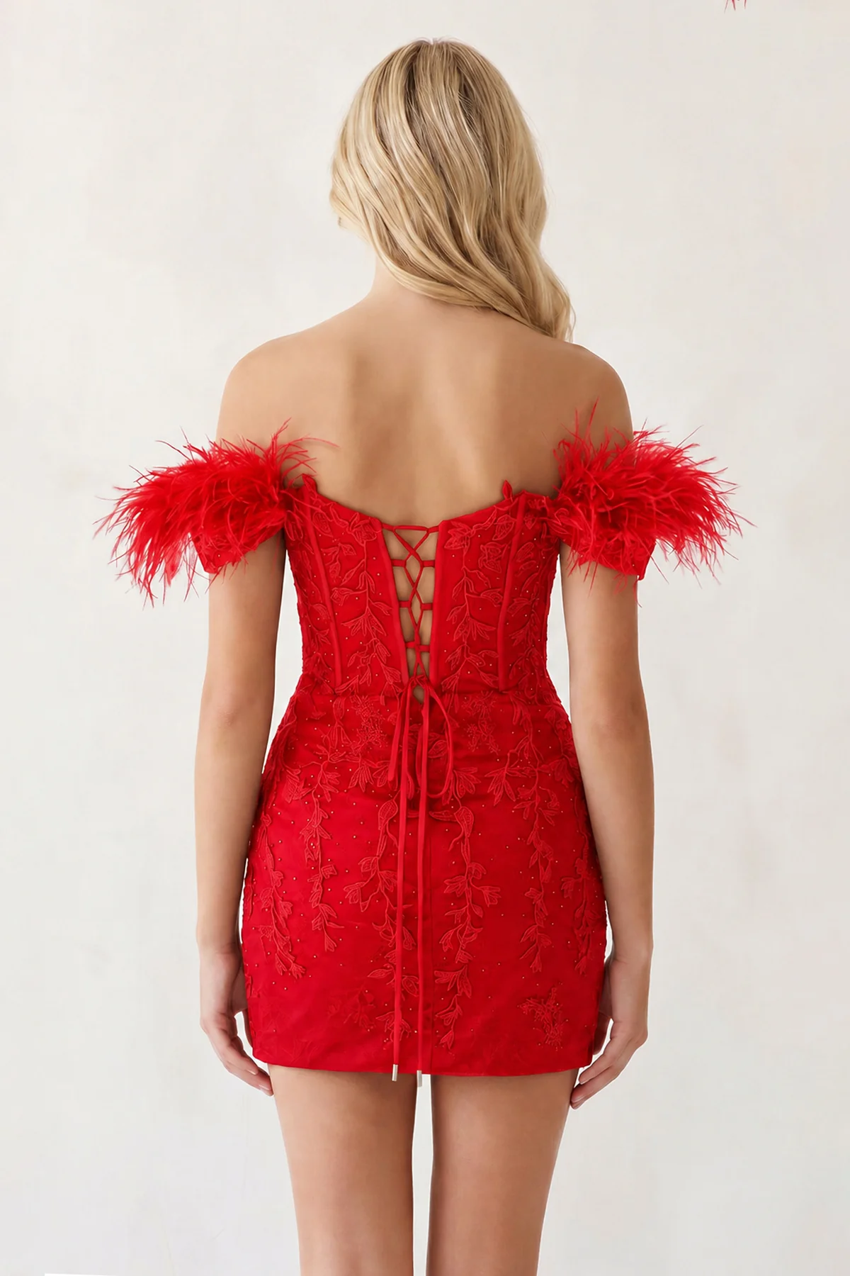 Black Tight Appliques Plunge V-Neck Lace Short Homecoming Dress with Feathers