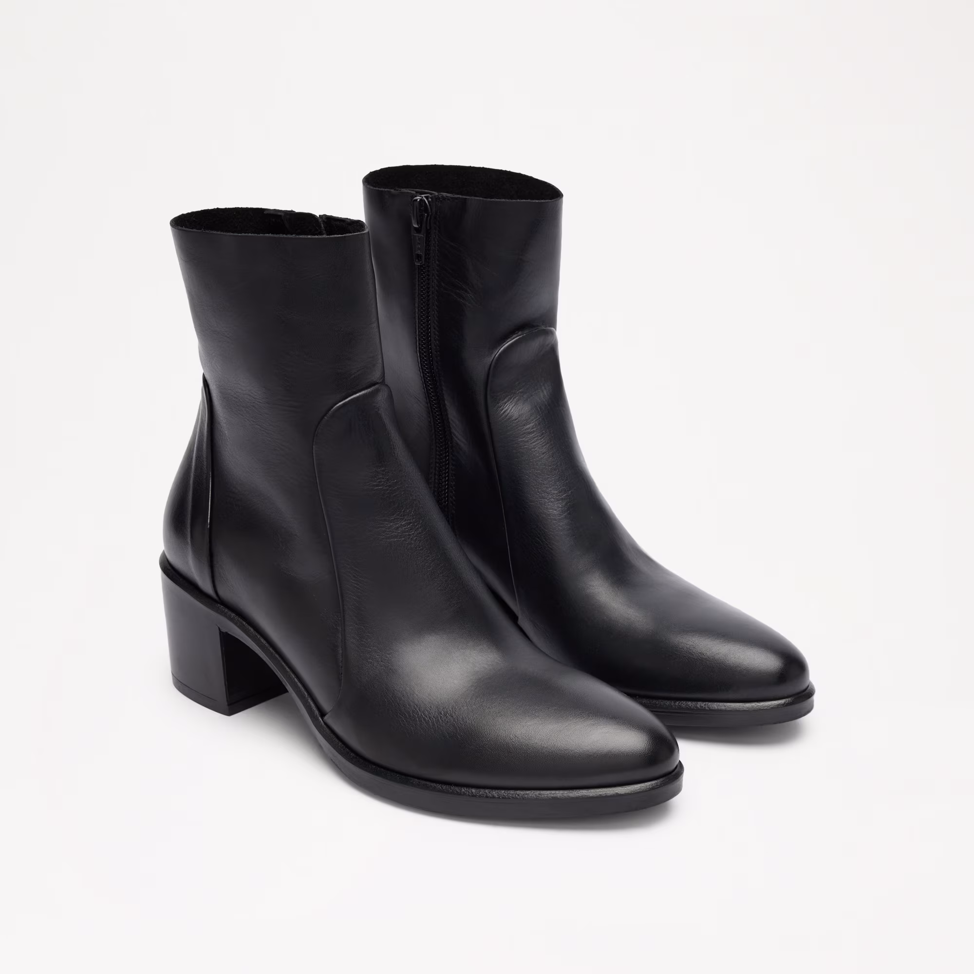 Kicking<br>Slim Ankle Boot