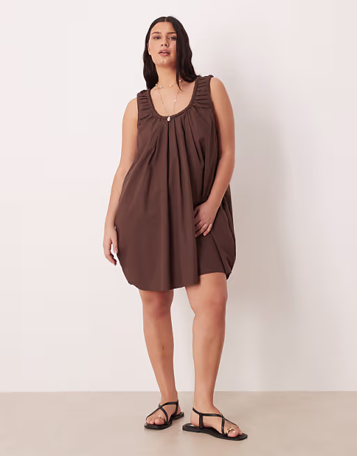 Curve poplin ruched scoop neck and back mini sundress in chocolate