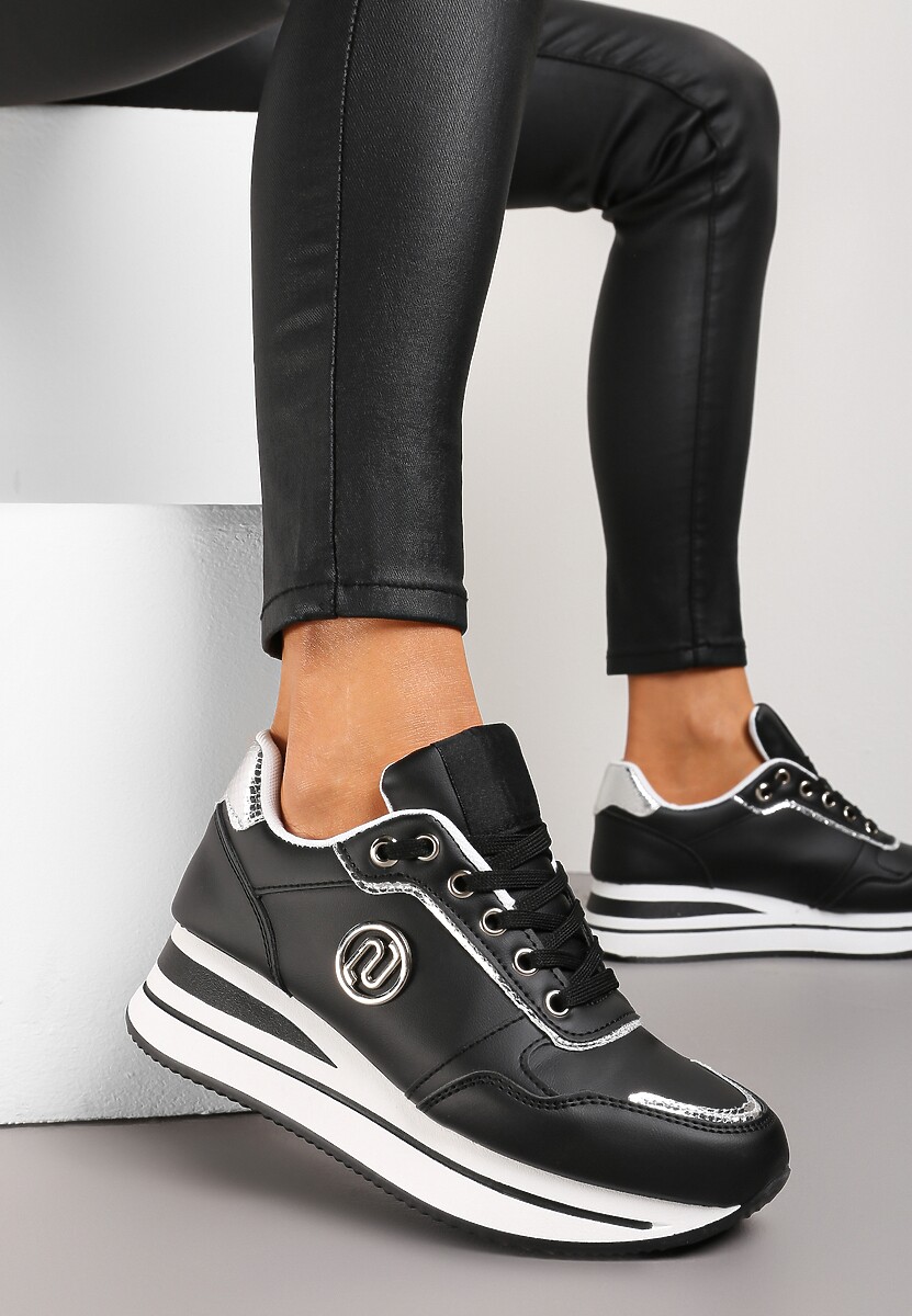 Biało-Srebrne Sneakersy z Okrągłą Naszywką i Platformą Viliera